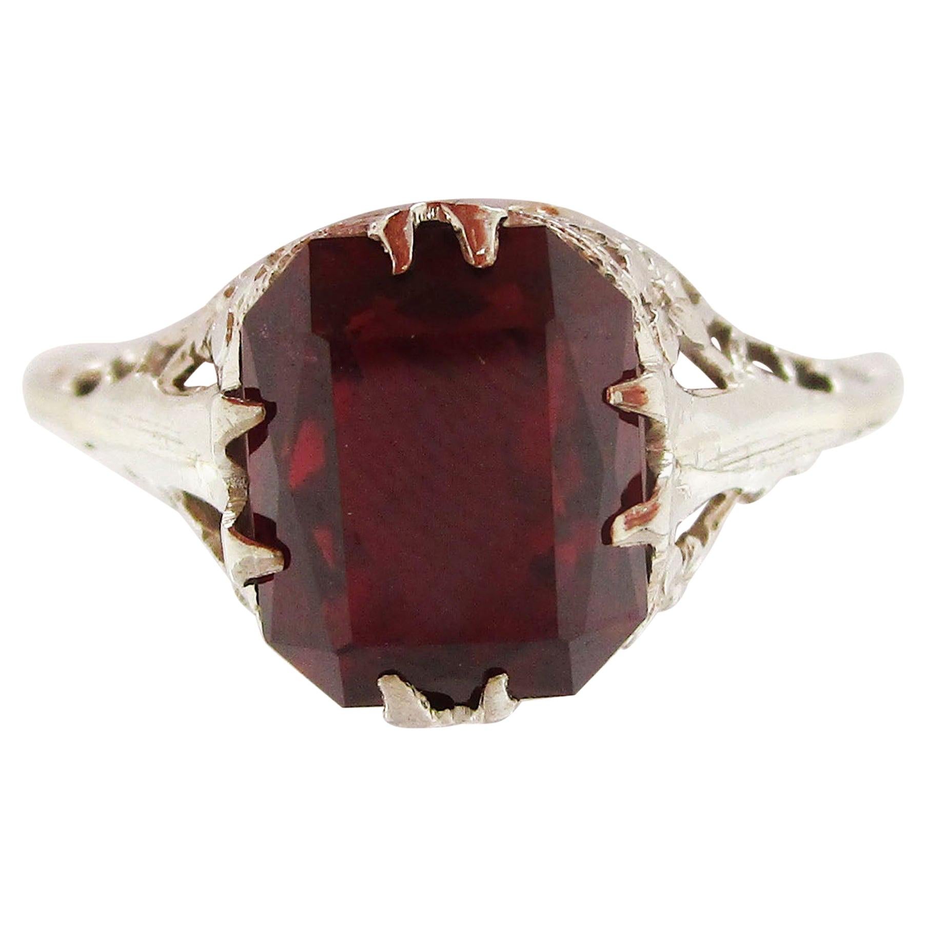 Art Deco 14 Karat White Gold Filigree Red Garnet Ring