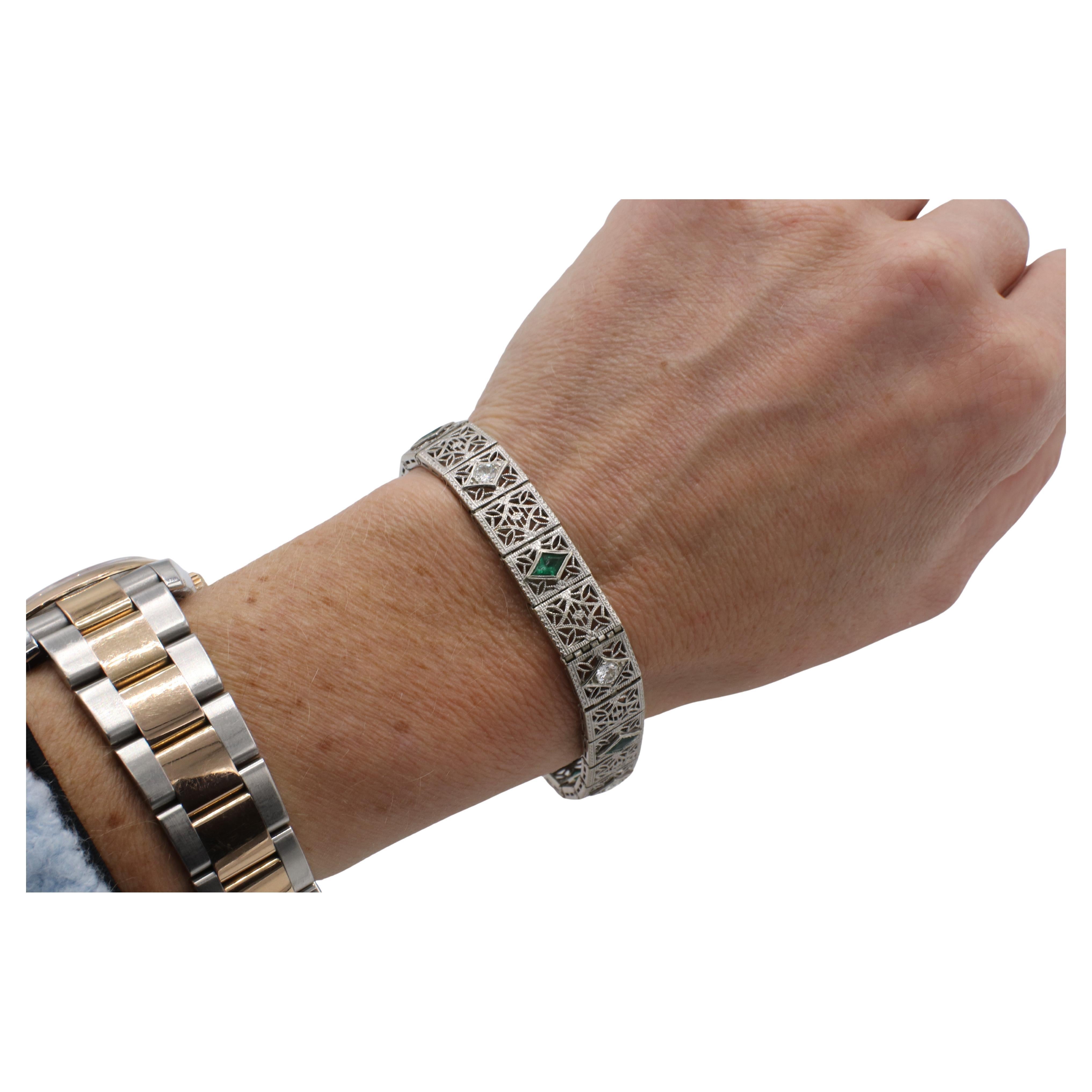 Women's Art Deco 14 Karat White Gold Natural Diamond & Emerald Filigree Bracelet For Sale