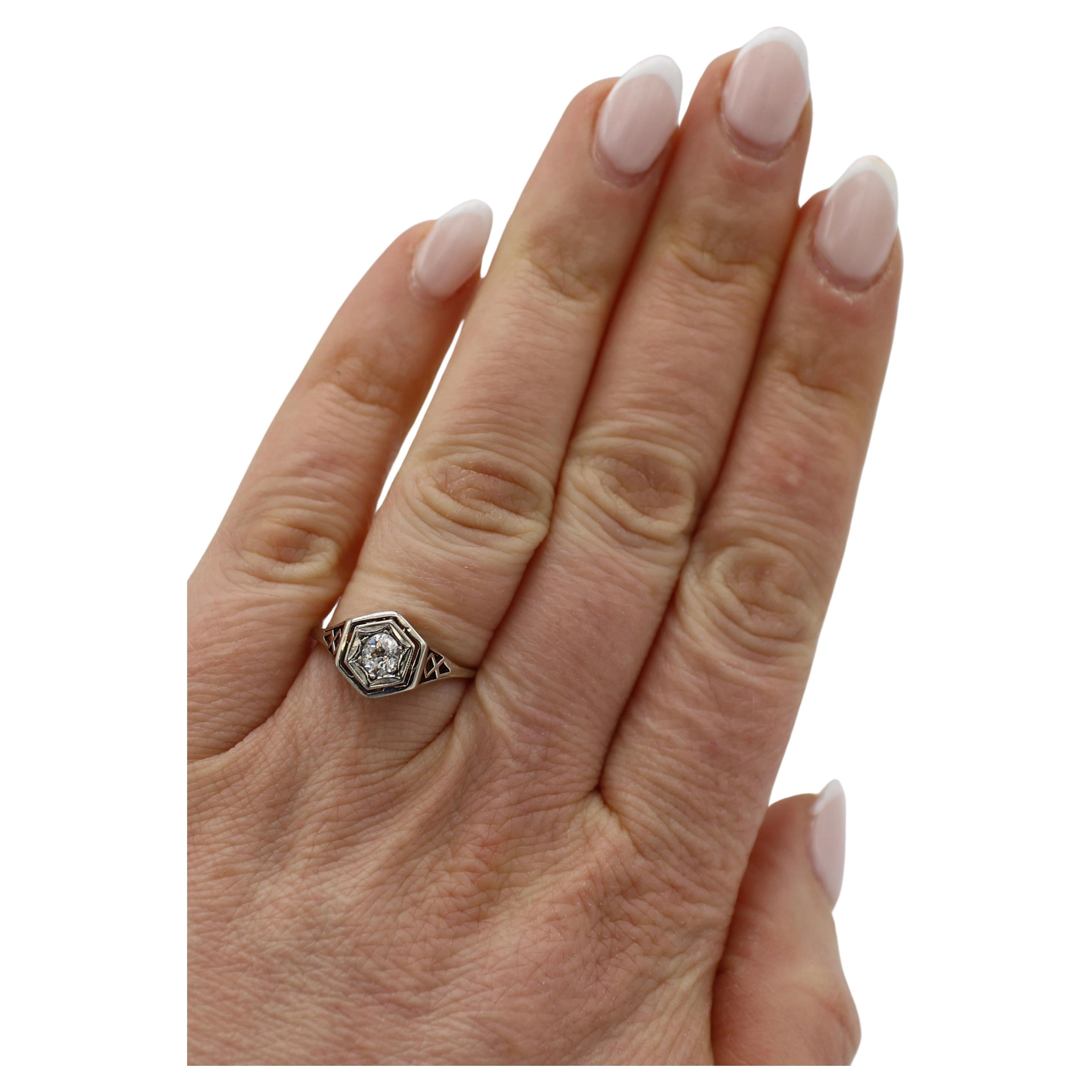 Art Deco 14 Karat White Gold Old Mine Cut Natural Diamond Ring  For Sale 1