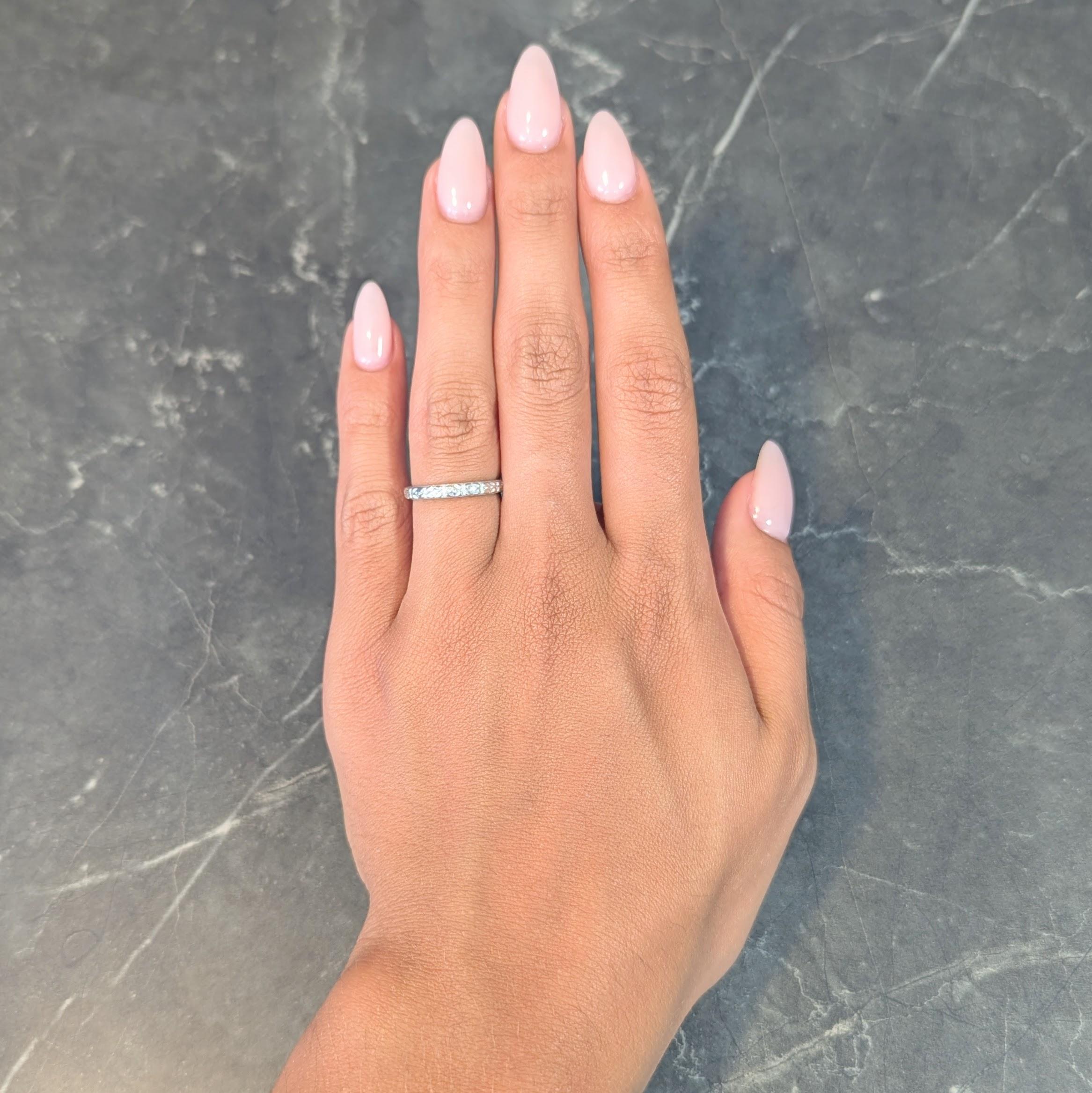 Art déco Art Deco 14 Karat White Gold Orange Blossom Vintage Wedding Band Ring en vente