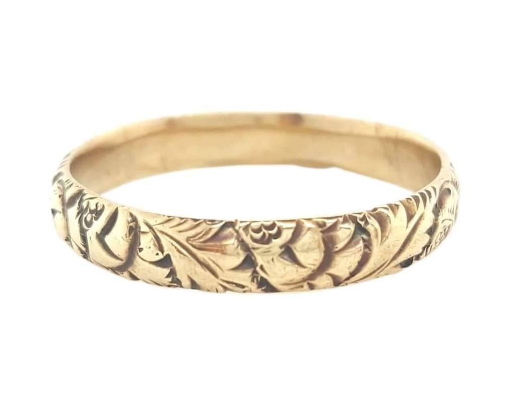 Here we have a genuine Art Deco white gold wedding band. This beautiful vintage band is an excellent example of the early 20th-century style and high quality craftsmanship!  This Art Deco beauty features a leaves &  floral design all of the way