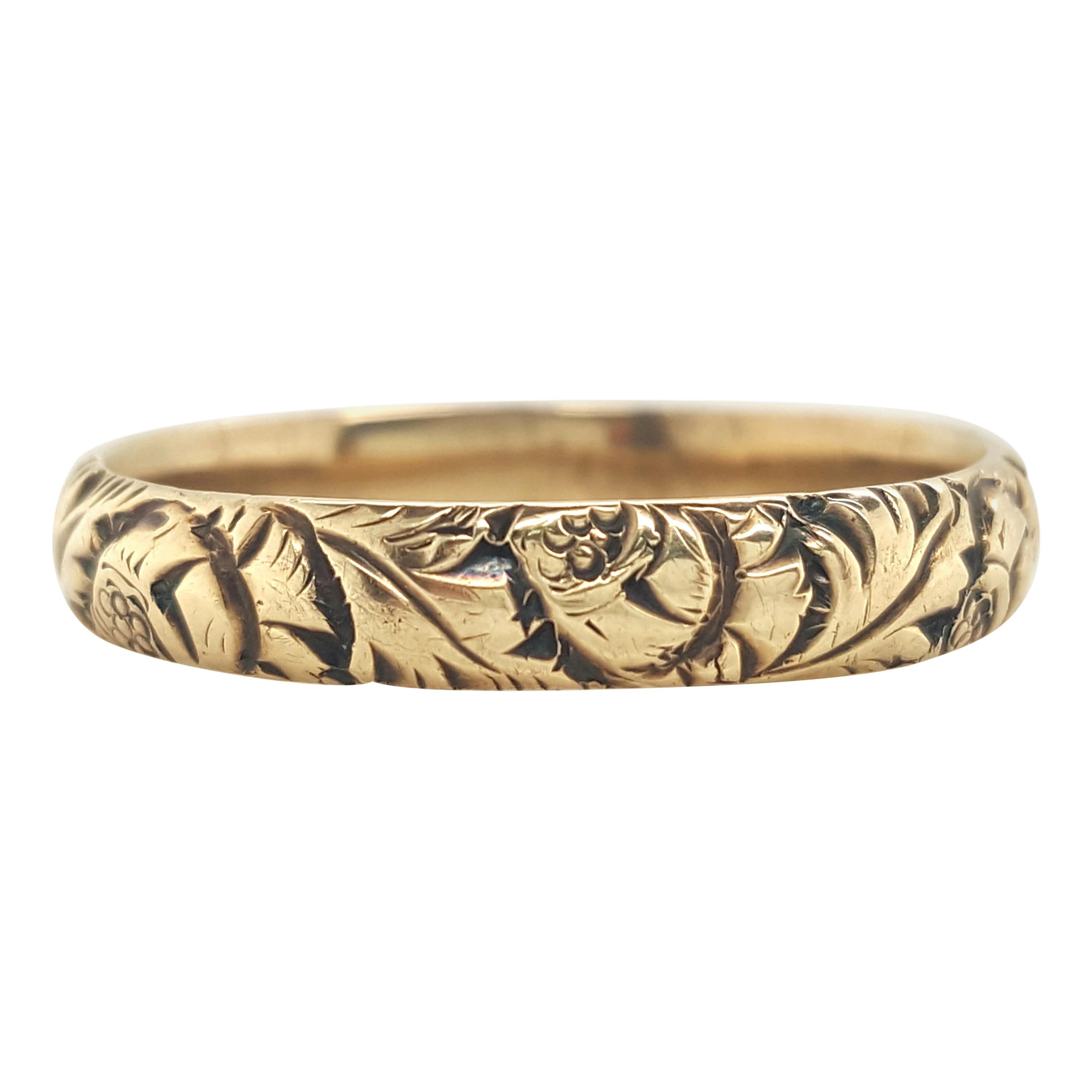 Art Deco 14 Karat Yellow Gold Leaves Floral Wedding Band Ring For Sale