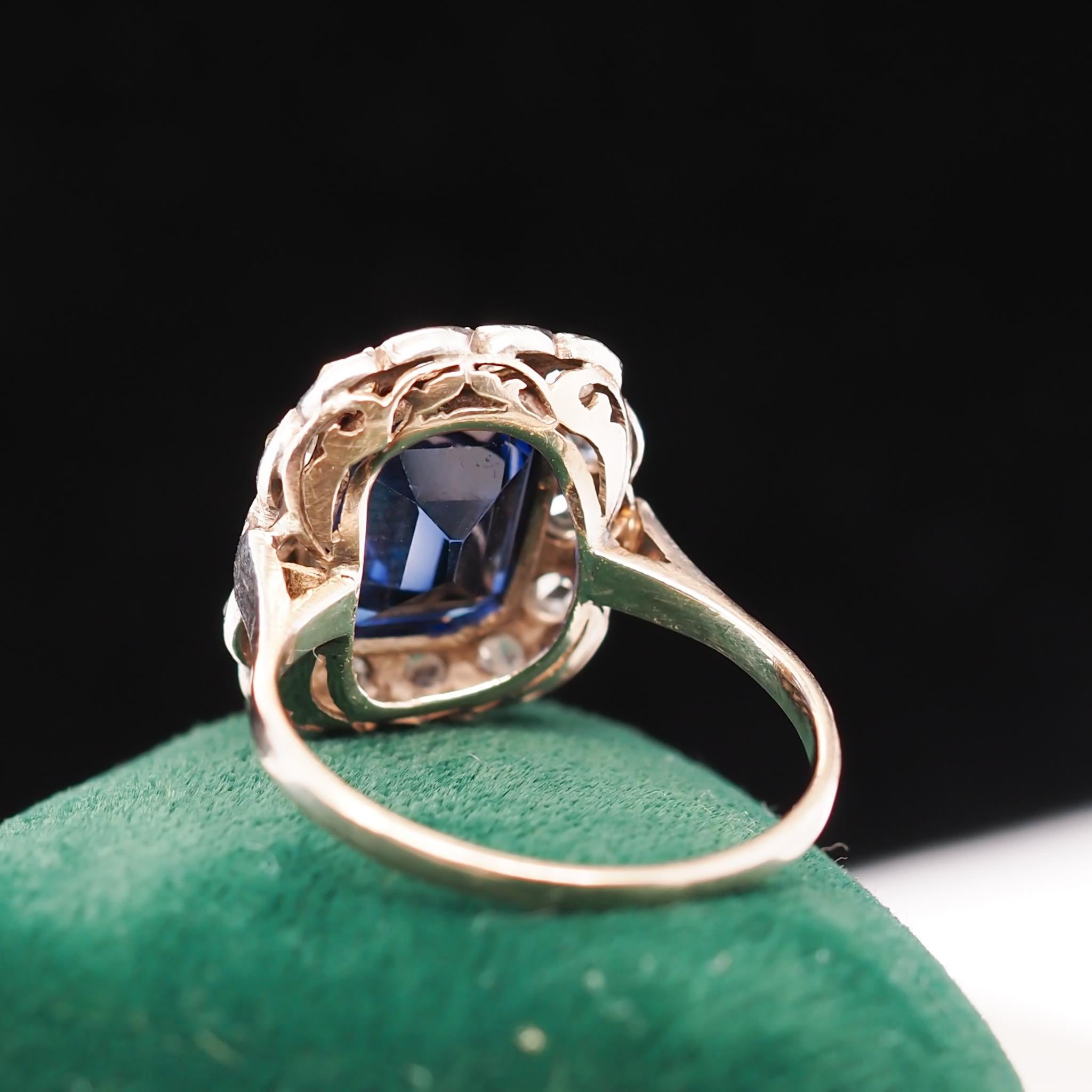 Ring aus 14 Karat Gelbgold mit Diamanten im Rosenschliff und Saphiren im Art déco-Stil im Angebot 2