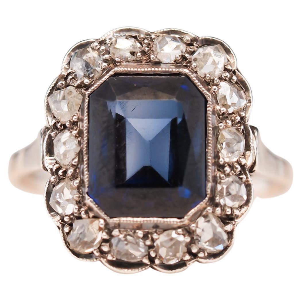 Ring aus 14 Karat Gelbgold mit Diamanten im Rosenschliff und Saphiren im Art déco-Stil im Angebot