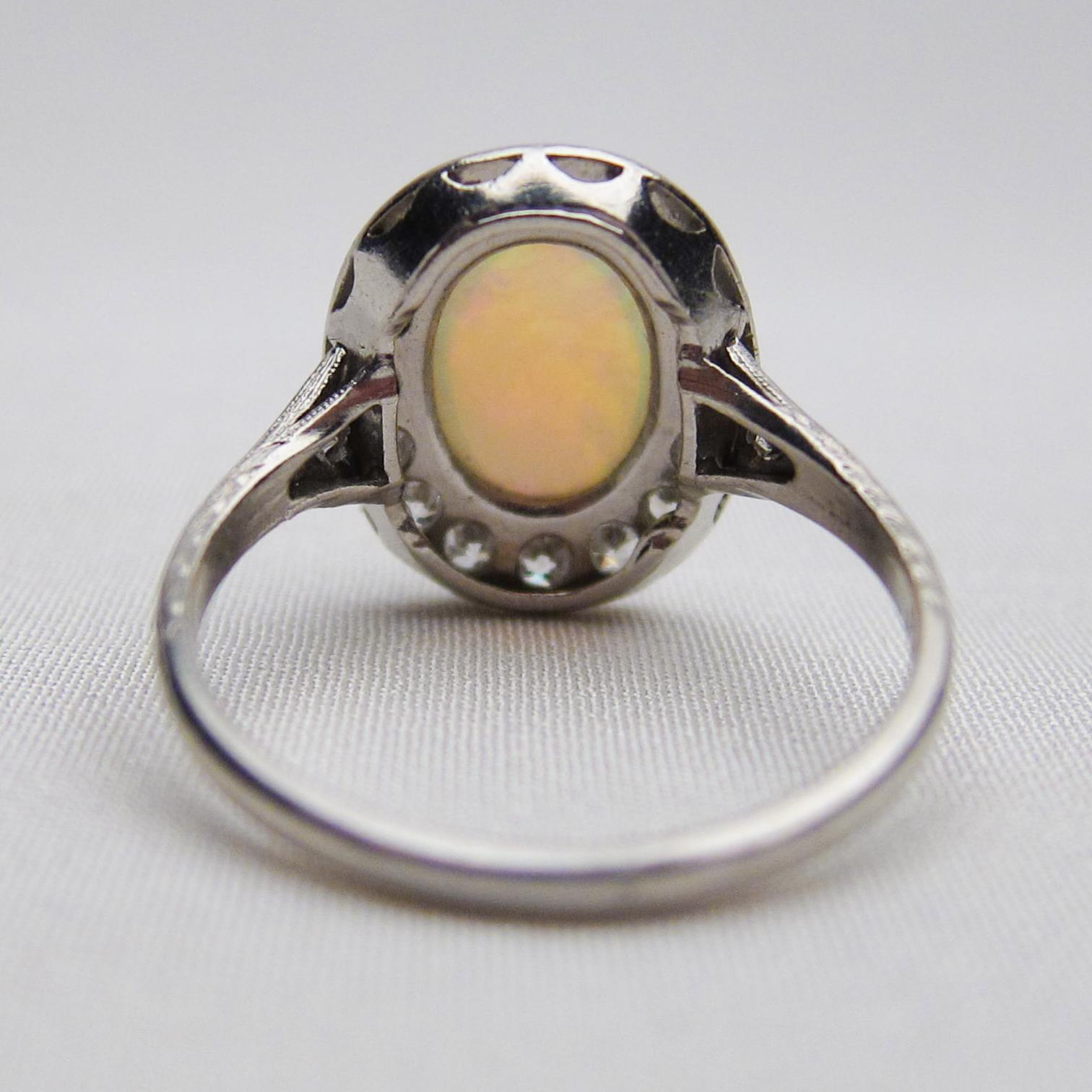 Art Deco 1.40 Carat Cabochon-Cut Opal and Diamond Halo Platinum Ring For Sale 1