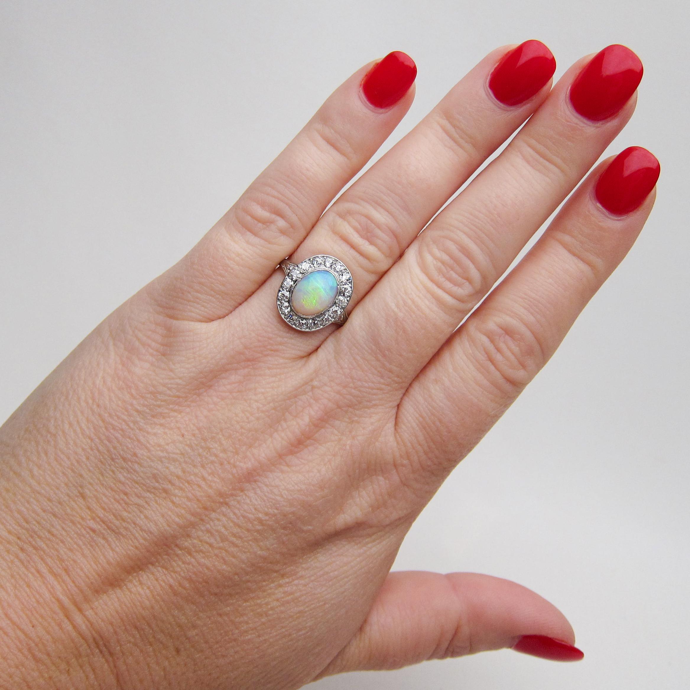 Art Deco 1.40 Carat Cabochon-Cut Opal and Diamond Halo Platinum Ring For Sale 3