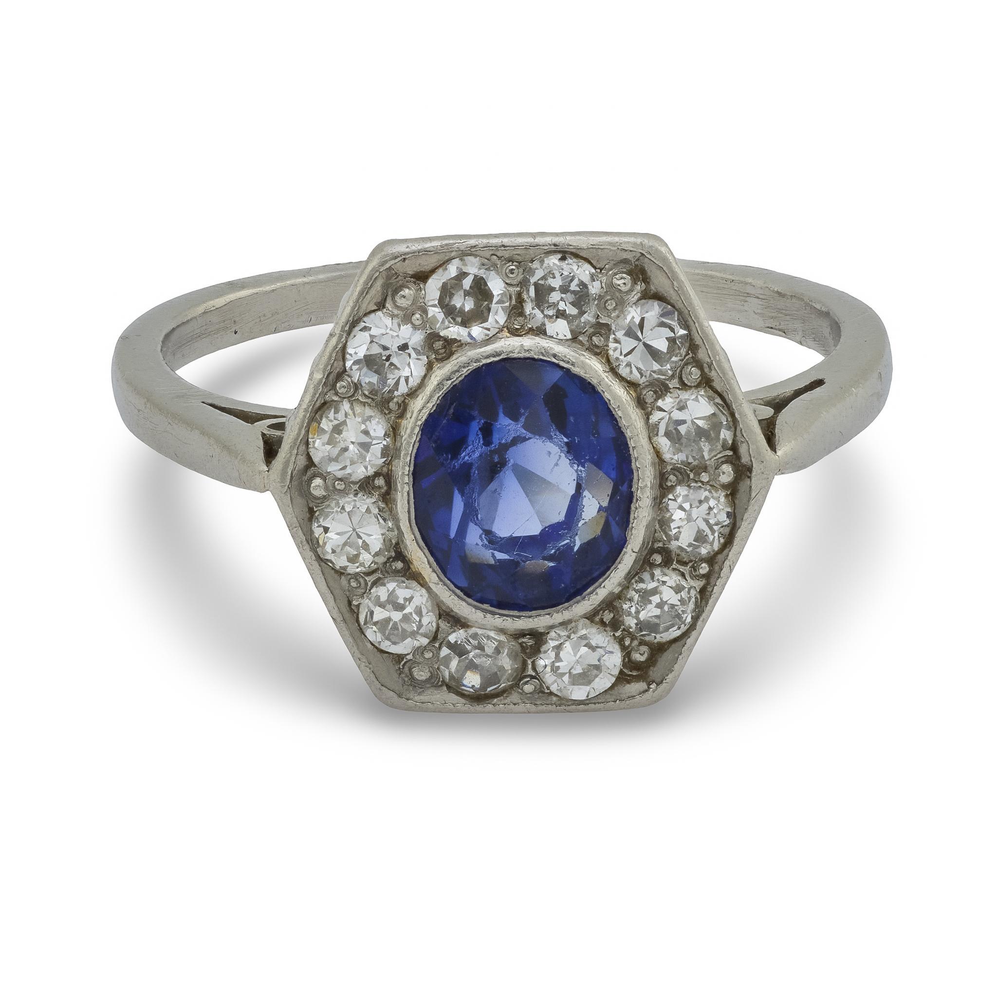 Art Deco 1,40 Karat Saphir-Diamant-Platin-Cluster-Ring (Art déco) im Angebot