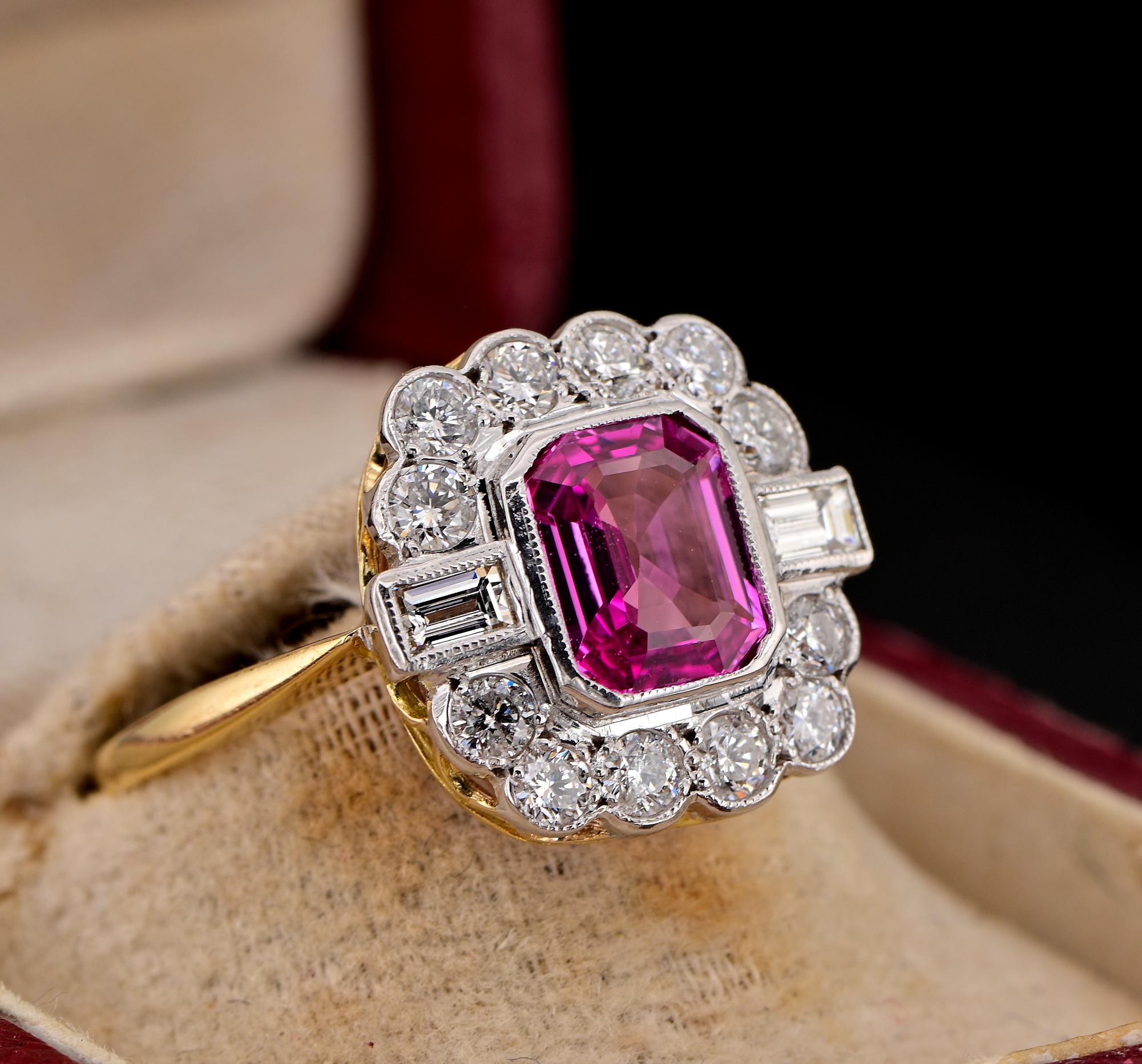 Taille émeraude Art déco - 1.40 carats Bague en saphir rose certifié 1,04 carat et diamants en vente