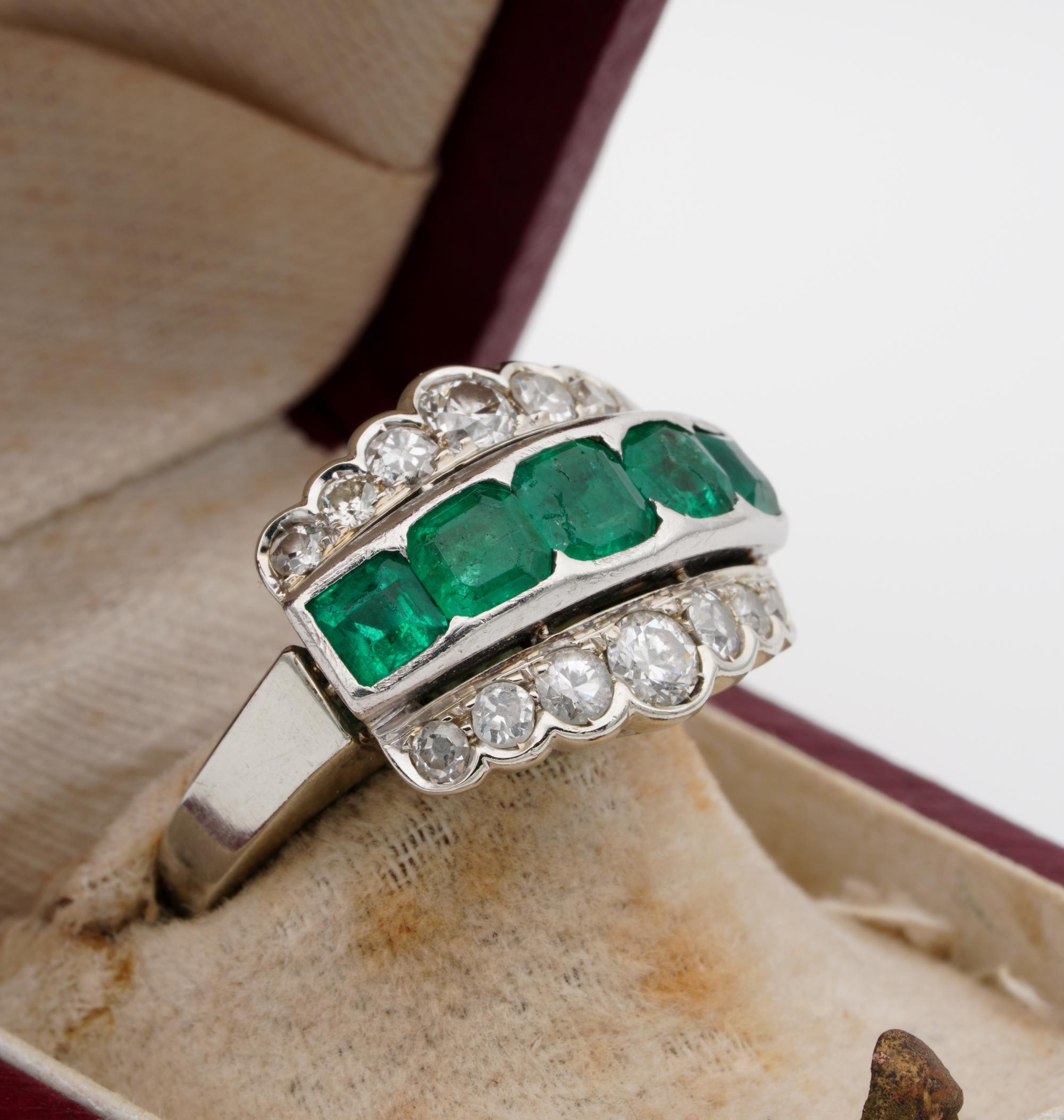 Art Deco 1.40 Carat Colombian Emerald 1.20 Carat Old Cut Diamond Ring In Good Condition In Napoli, IT