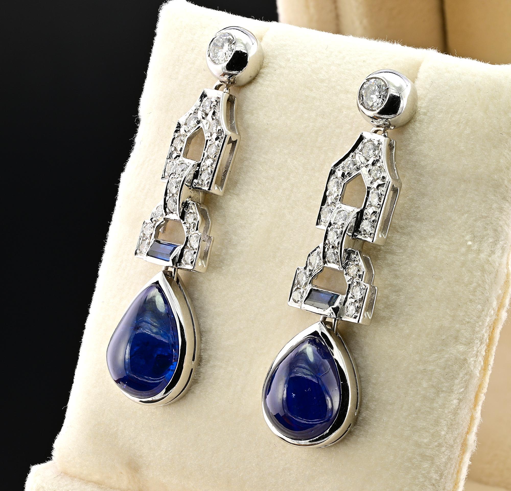 Cabochon Orecchini Art Deco con zaffiro naturale da 14,0 carati e diamante da 1,0 carati in vendita