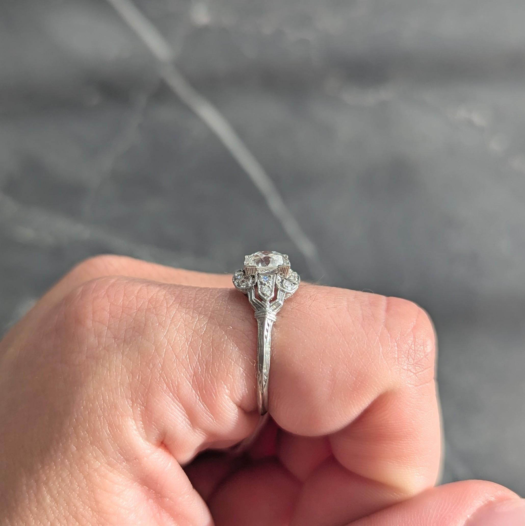 Art Deco 1.40 CTW OEC Diamond Platinum Vintage Bombé Engagement Ring GIA en vente 4