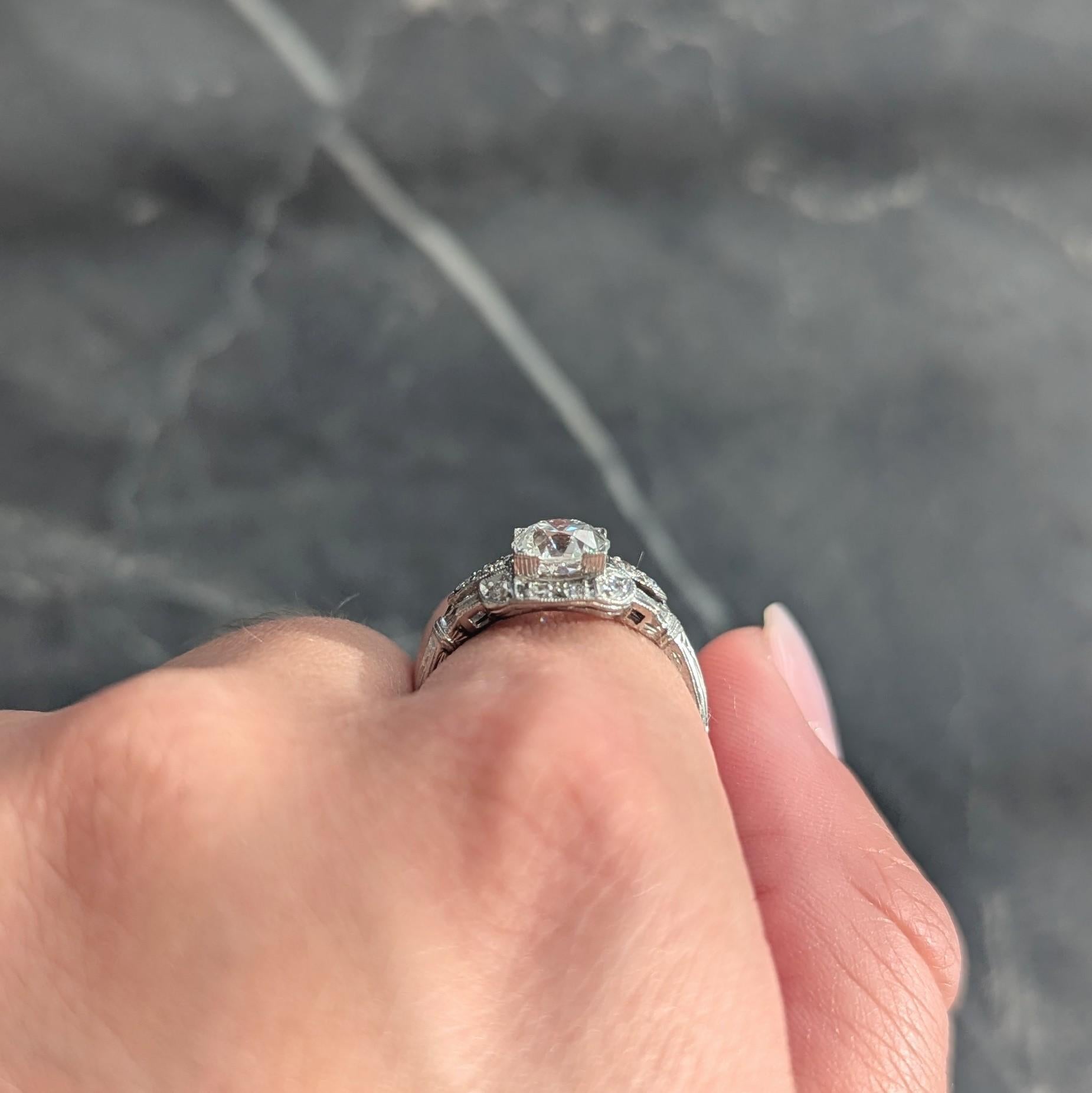 Art Deco 1.40 CTW OEC Diamond Platinum Vintage Bombé Engagement Ring GIA en vente 3