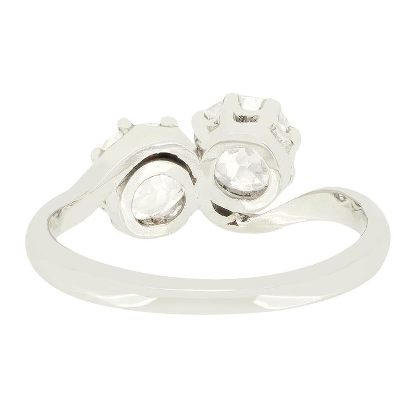 Taille vieille Europe Art Deco 1.40ct Diamond Two Stone Twist Ring, c.1920s en vente