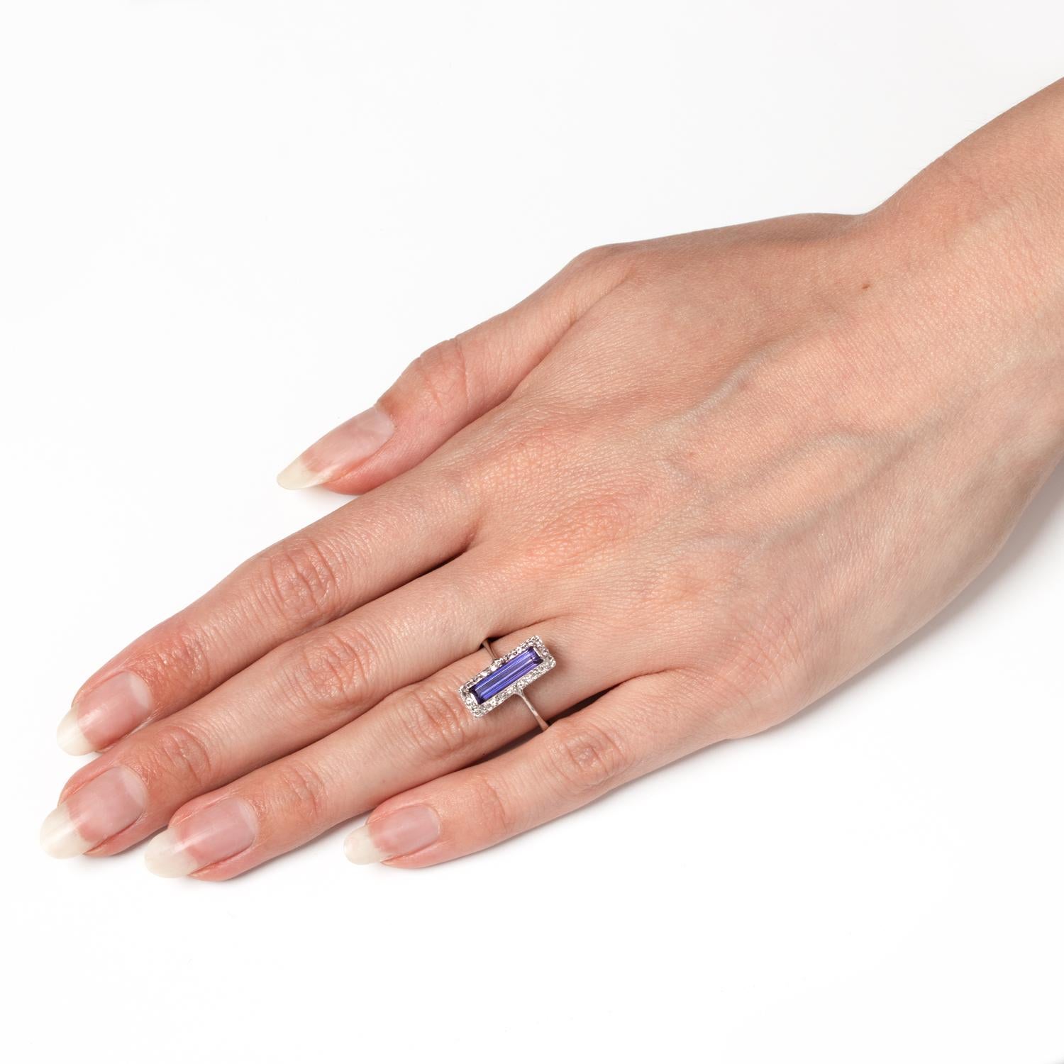 Art Deco 1,40 Karat lila Saphir und Diamant-Cluster-Ring, ca. 1920er Jahre im Zustand „Gut“ im Angebot in London, GB