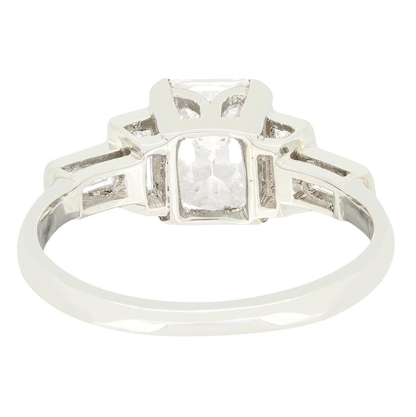 Art Deco 1,41ct Diamant Solitär Ring, um 1920er Jahre (Smaragdschliff) im Angebot