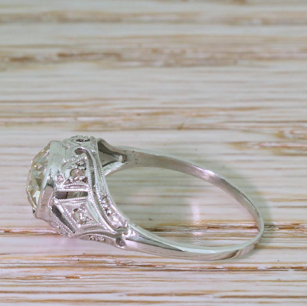 Art Deco 1.44 Carat Old Mine Cut Diamond Platinum Engagement Ring In Good Condition For Sale In Essex, GB