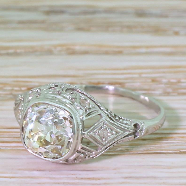 Art Deco 1.44 Carat Old Mine Cut Diamond Platinum Engagement Ring For Sale 3