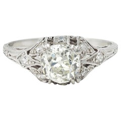 Bague de fiançailles de style Art déco avec feuillage en platine et diamants taille vieille mine de 1,44 carat