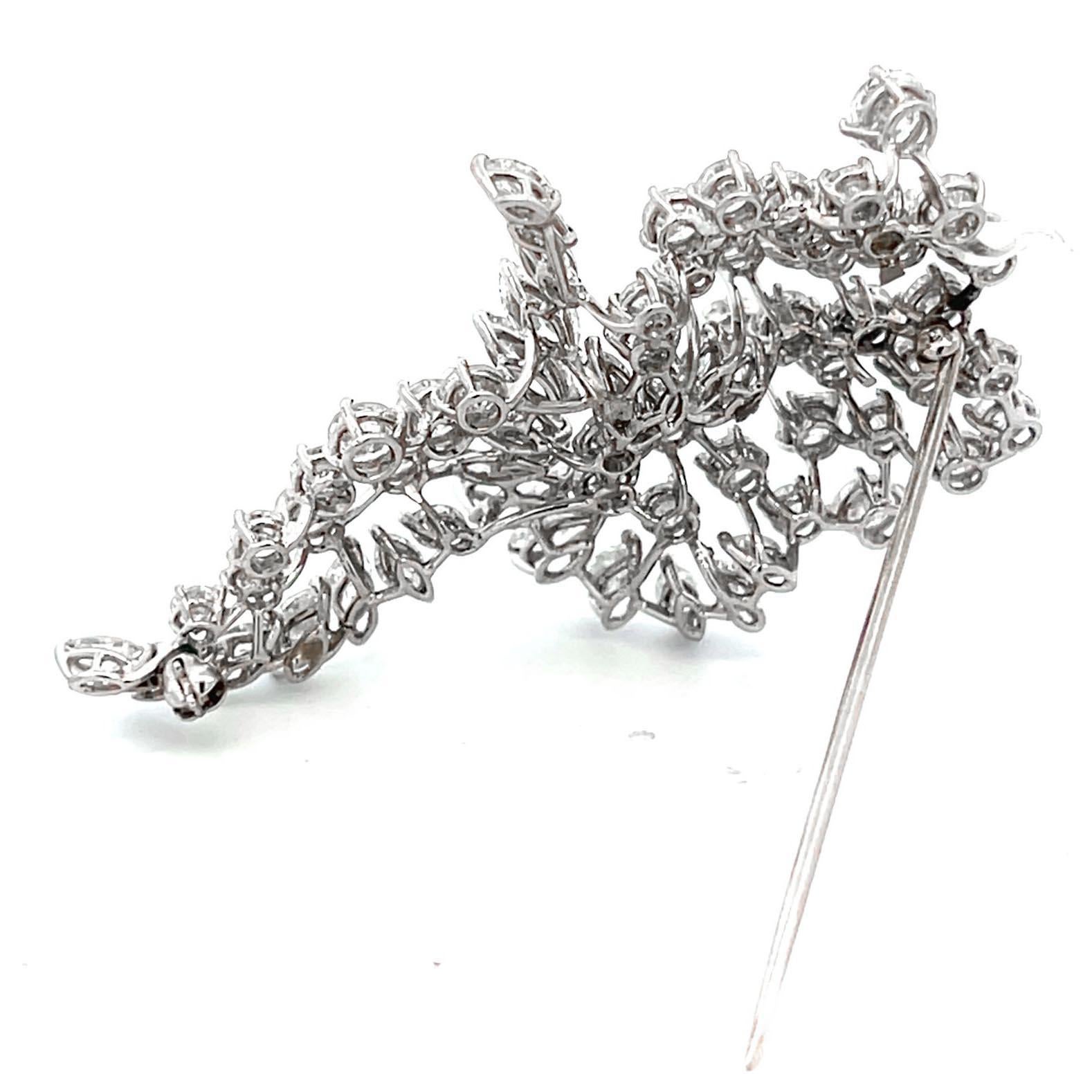 Taille Marquise Broche fleurie Art déco 14,50 carats en vente