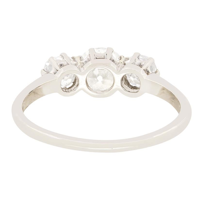 Art Deco 1,45 Karat Diamant Trilogy-Ring, ca. 1920er Jahre (Alteuropäischer Brillantschliff) im Angebot