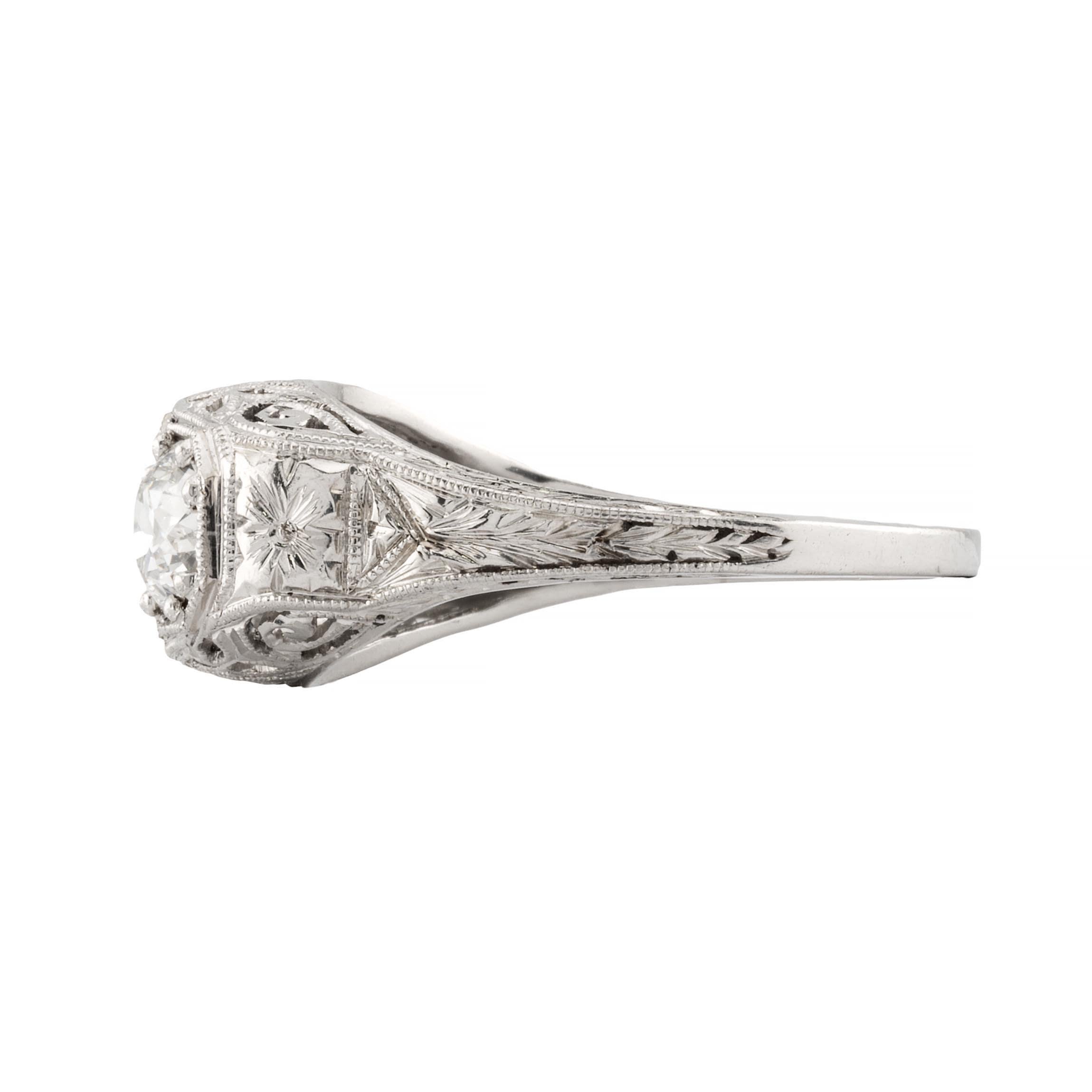 Art Deco 1.45ctw Three Stone Diamond Filigree Ring in Platinum Circa 1920's In Good Condition For Sale In Boston, MA