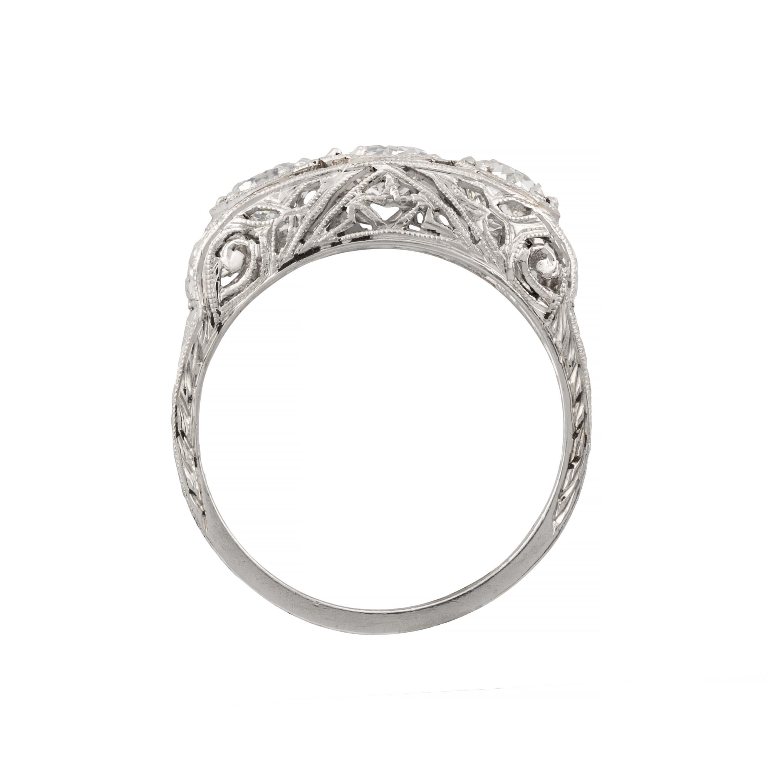 Art Deco 1.45ctw Three Stone Diamond Filigree Ring in Platinum Circa 1920's For Sale 1