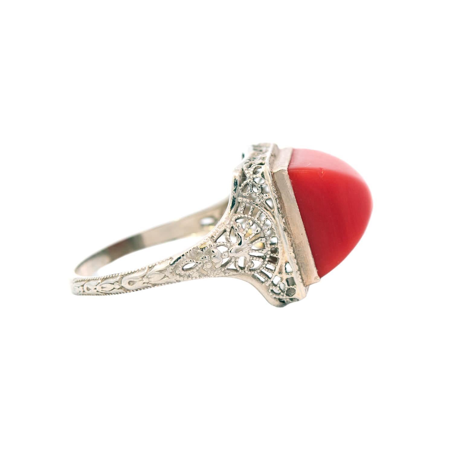Bague Art Déco 14k Corail Cabochon Bullet Bon état - En vente à Narberth, PA