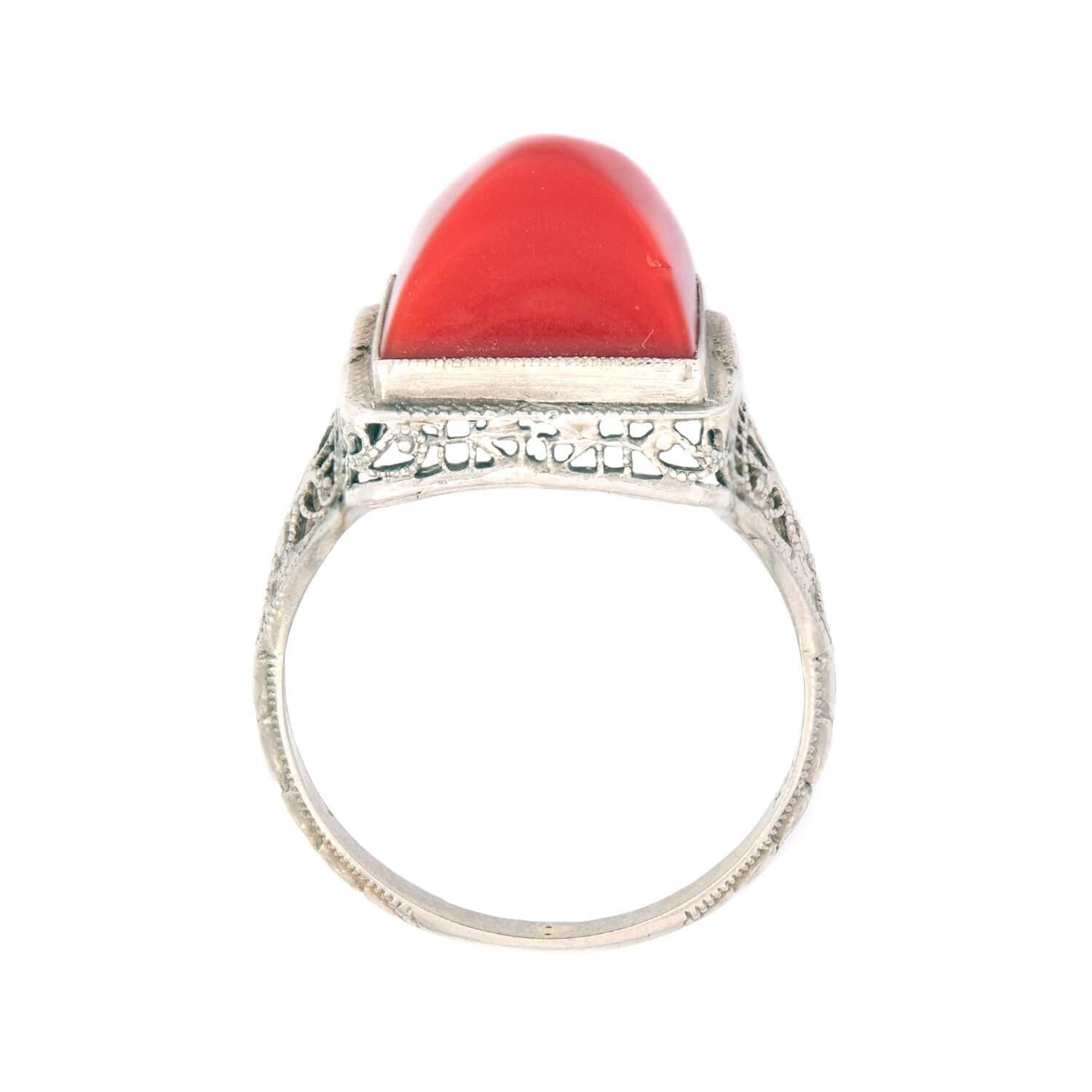 Bague Art Déco 14k Corail Cabochon Bullet Unisexe en vente