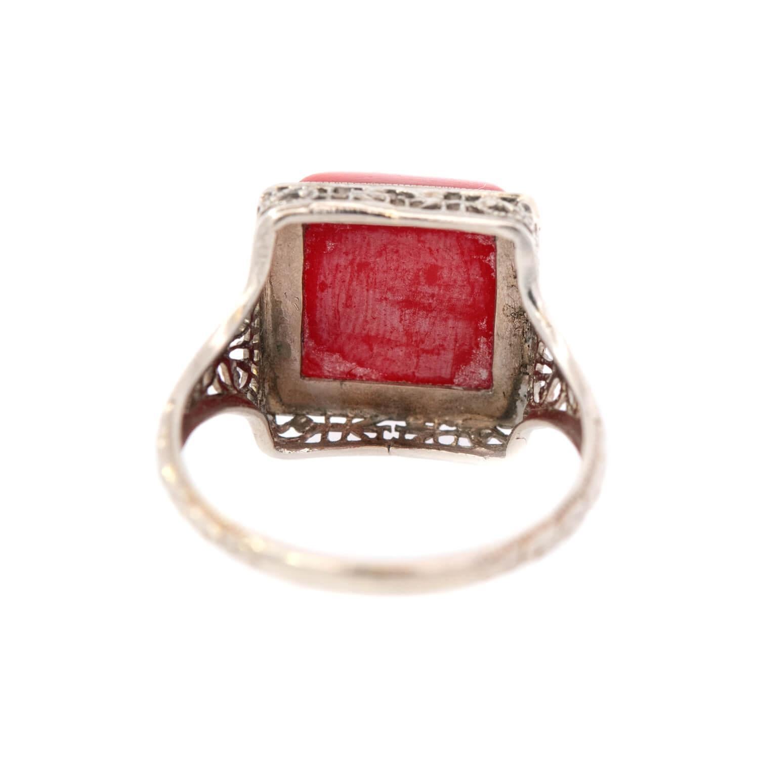 Bague Art Déco 14k Corail Cabochon Bullet en vente 1