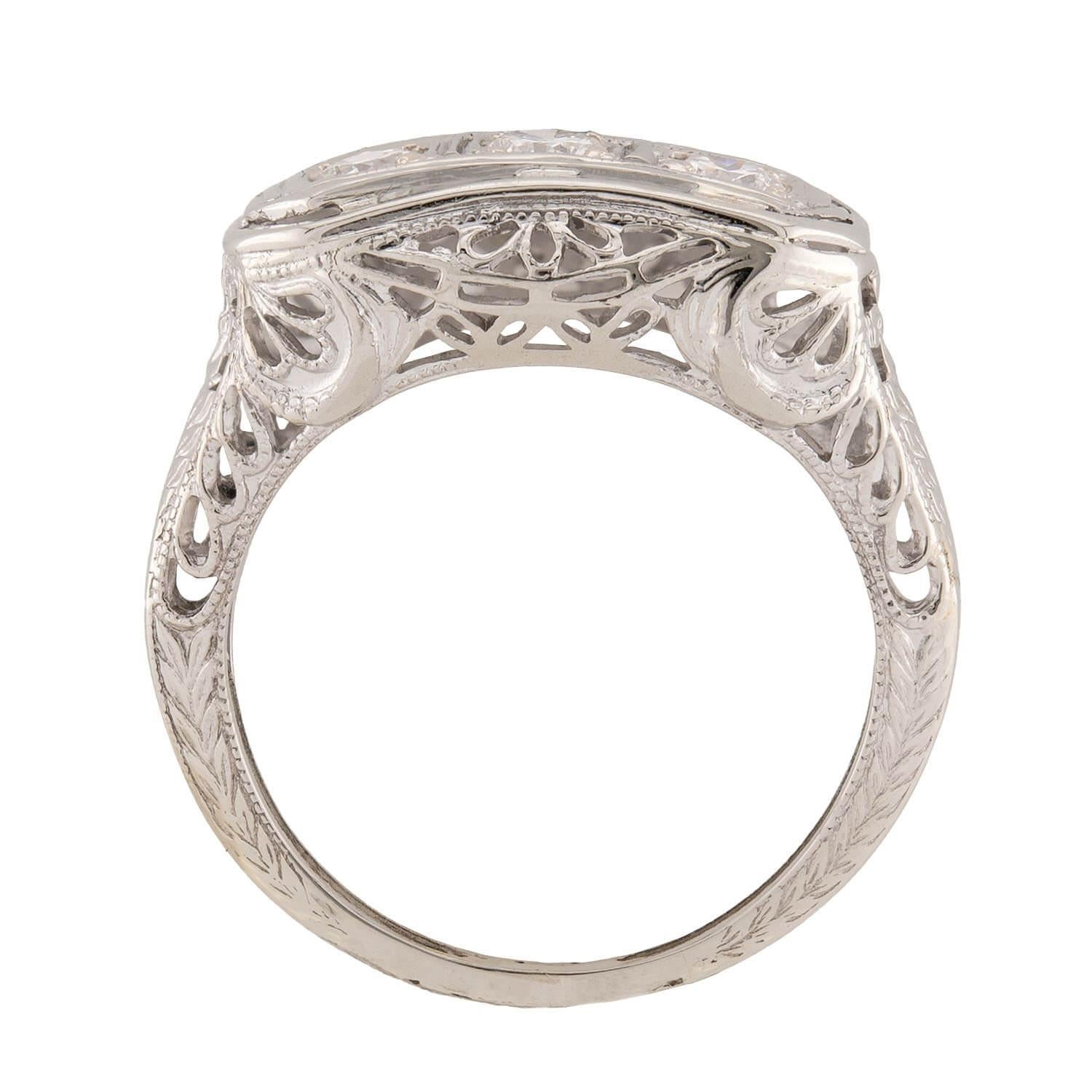 Taglio antico europeo Anello a tre pietre con diamante in stile Art Deco 14k in vendita
