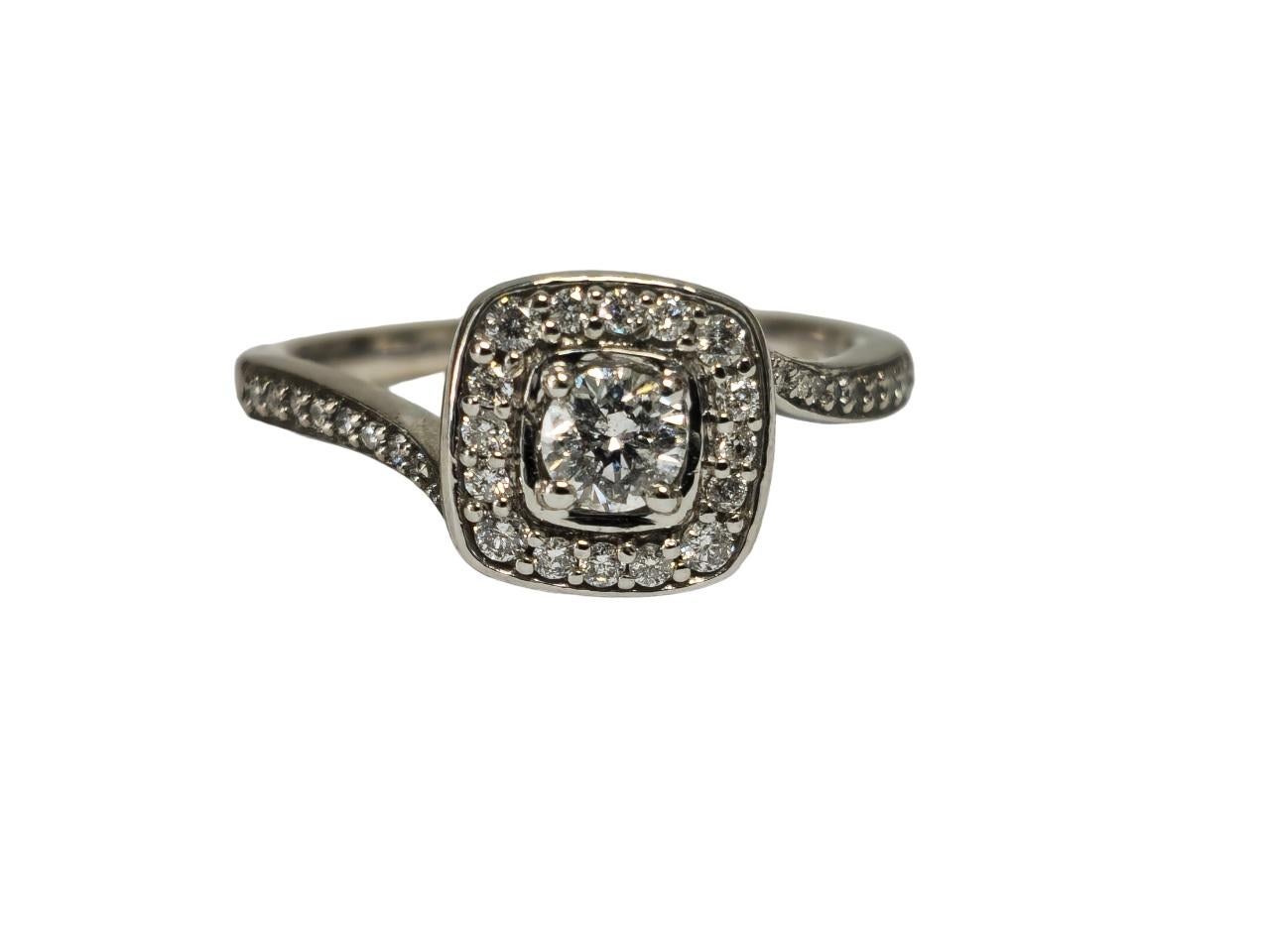 Crafted from elegant 14K white gold, this vintage diamond ring exudes timeless charm and sophistication. Adorned with sparkling round brilliant cut diamonds totaling 0.75 carats, each stone boasts VS clarity and F-G color, ensuring exceptional