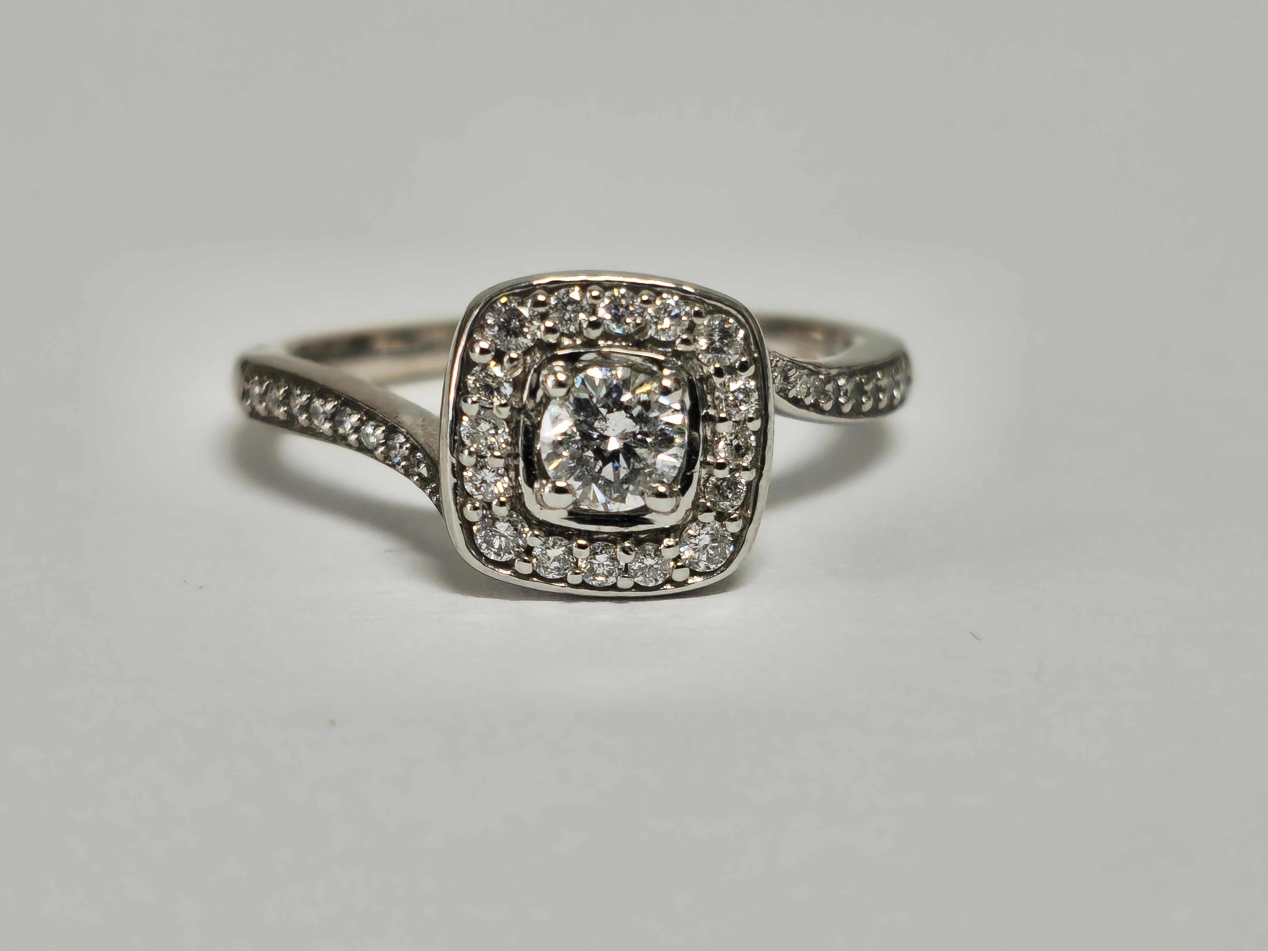 Art Deco 14K Diamond White Gold Engagement Ring In Excellent Condition For Sale In Miami, FL