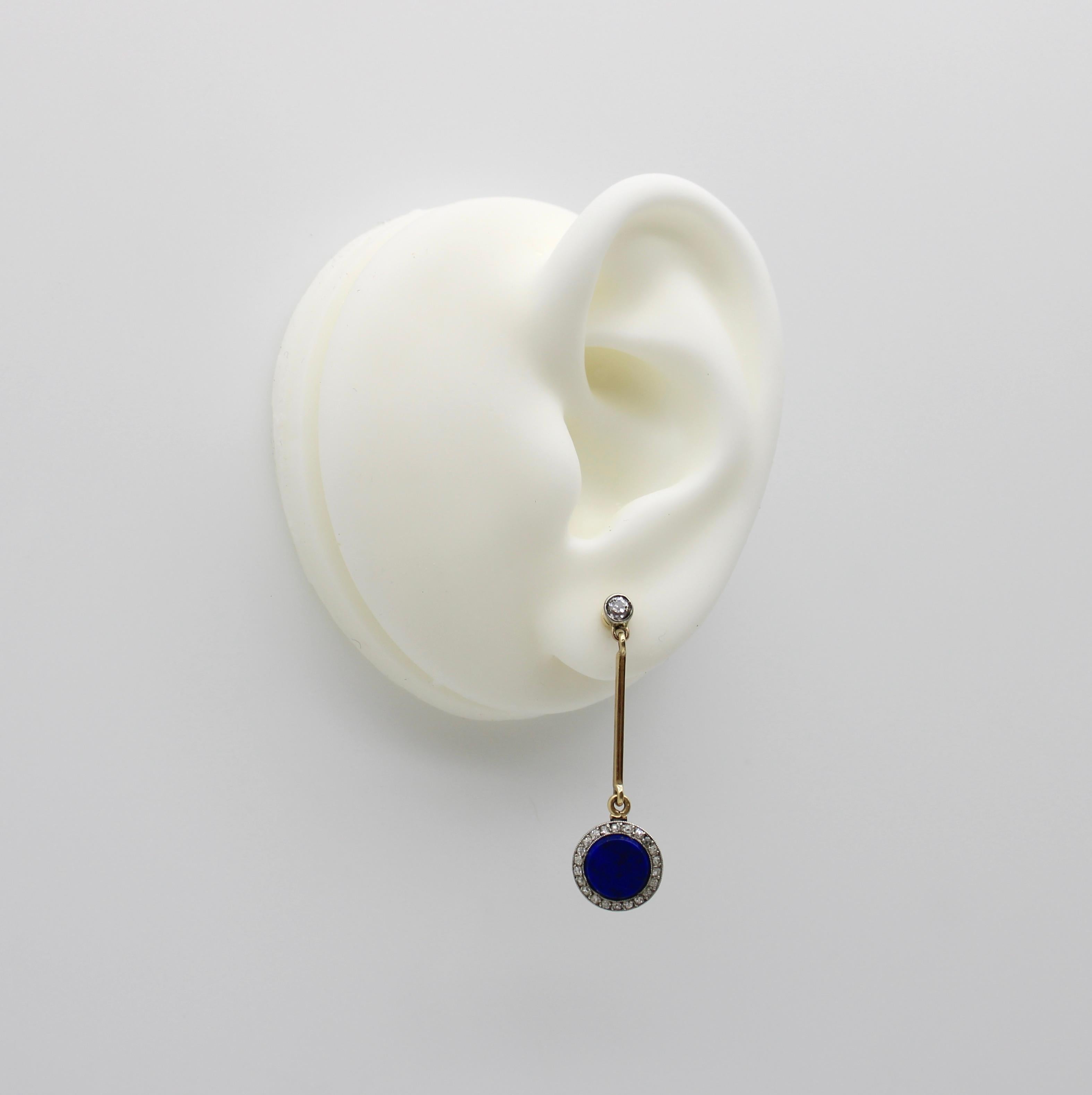 Boucles d'oreilles pendantes Art Déco en or 14K et platine avec diamants et lapis en vente 4