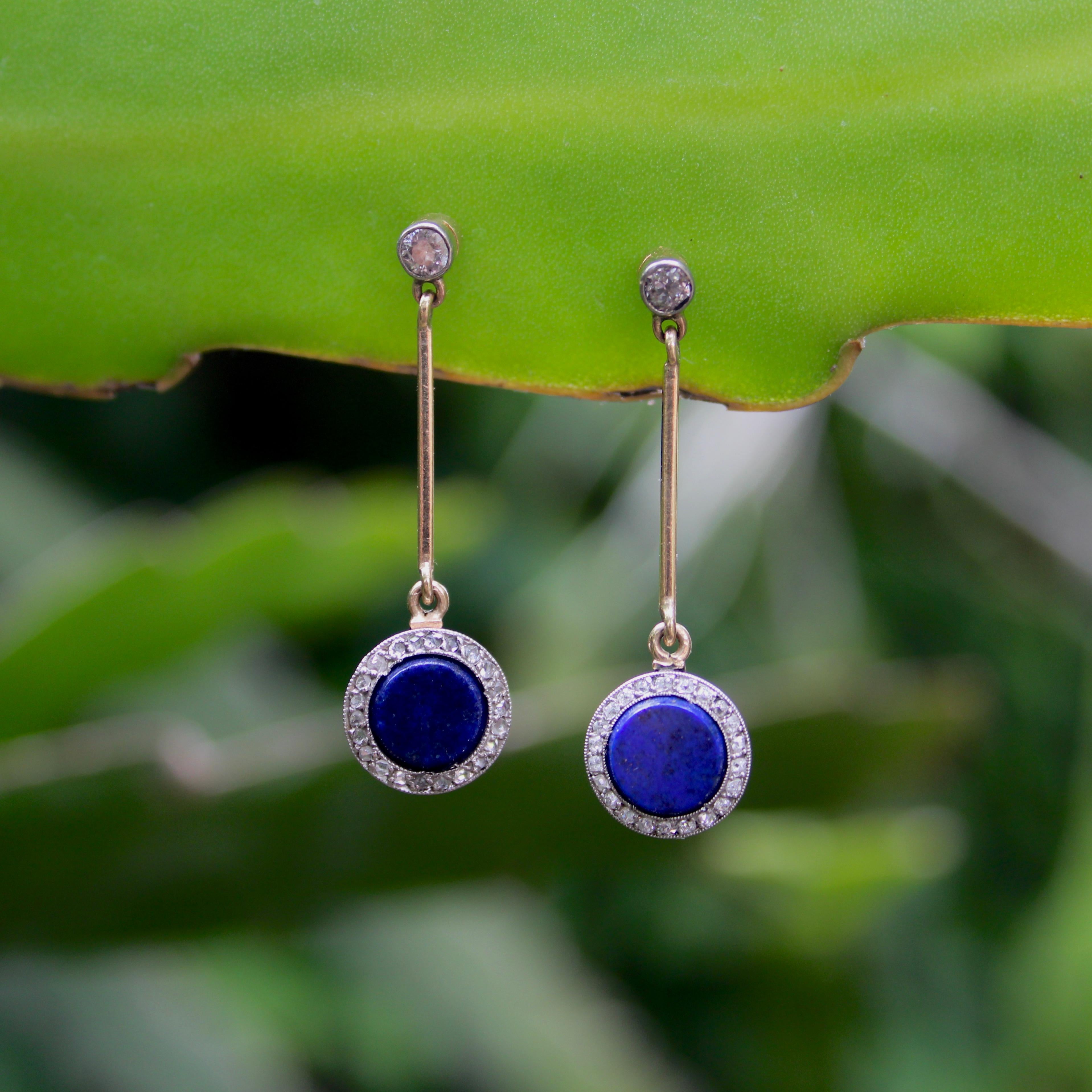 Boucles d'oreilles pendantes Art Déco en or 14K et platine avec diamants et lapis en vente 5