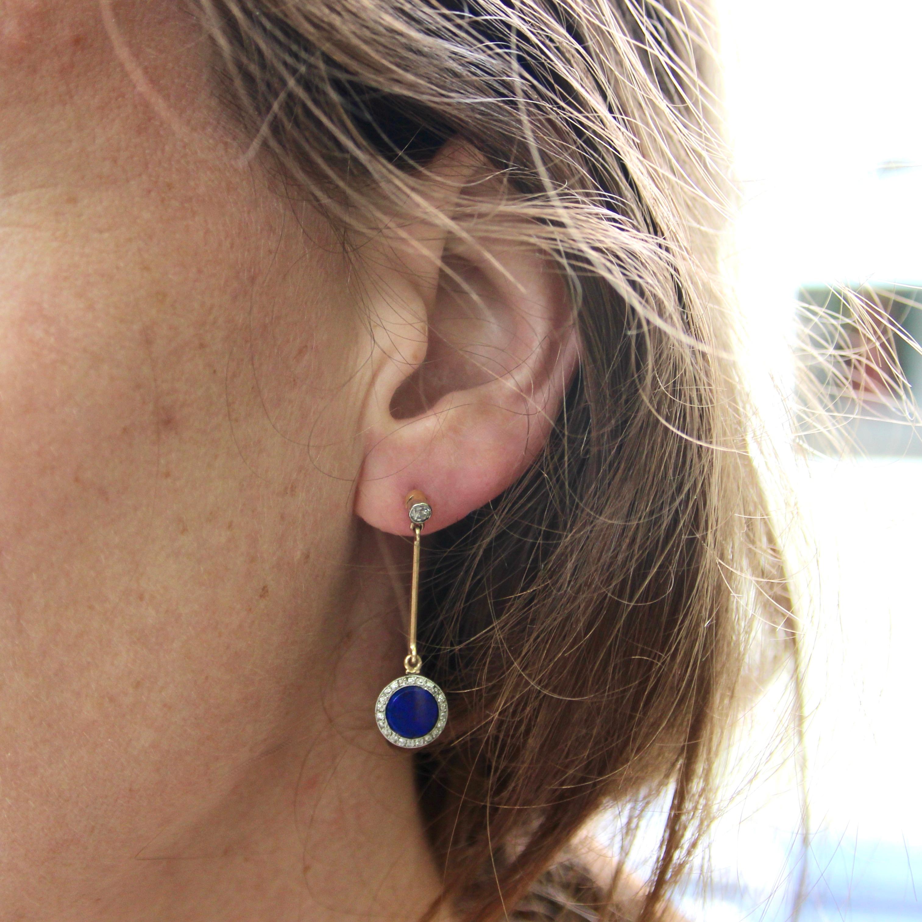 Boucles d'oreilles pendantes Art Déco en or 14K et platine avec diamants et lapis en vente 6