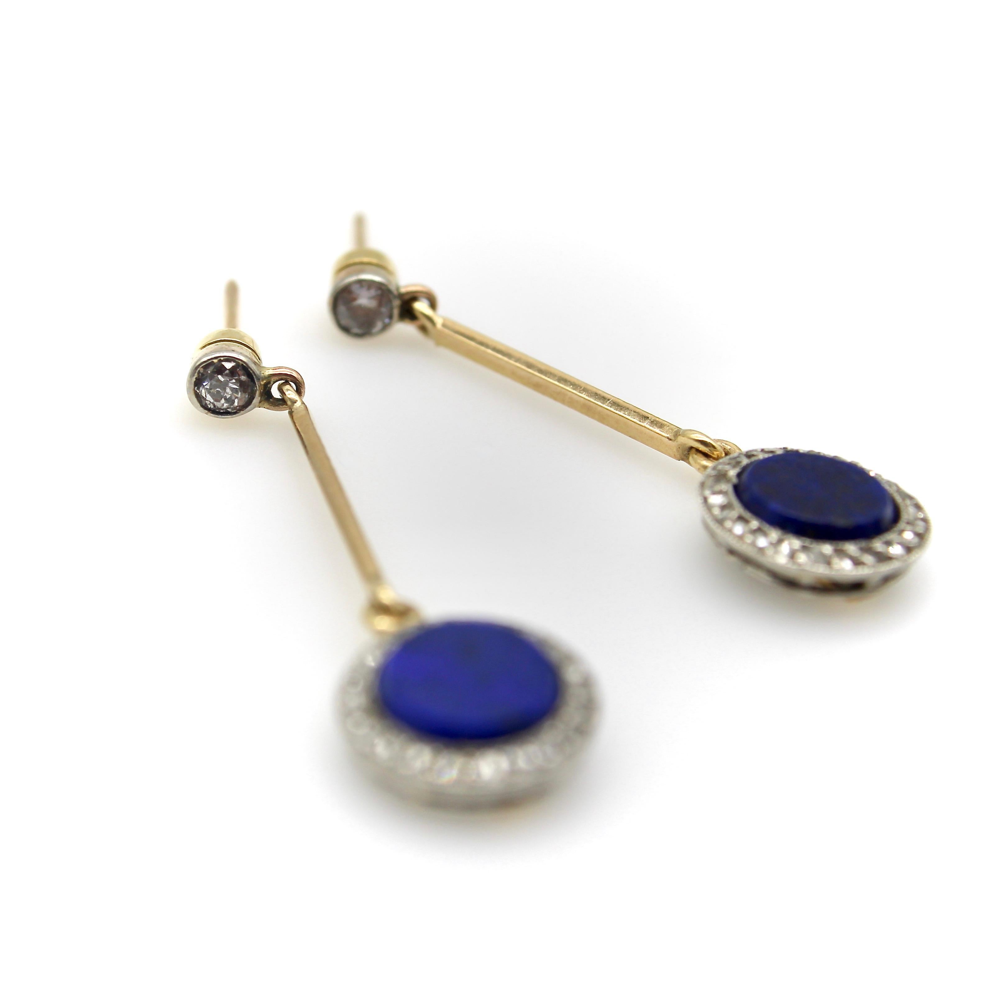 Boucles d'oreilles pendantes Art Déco en or 14K et platine avec diamants et lapis Bon état - En vente à Venice, CA
