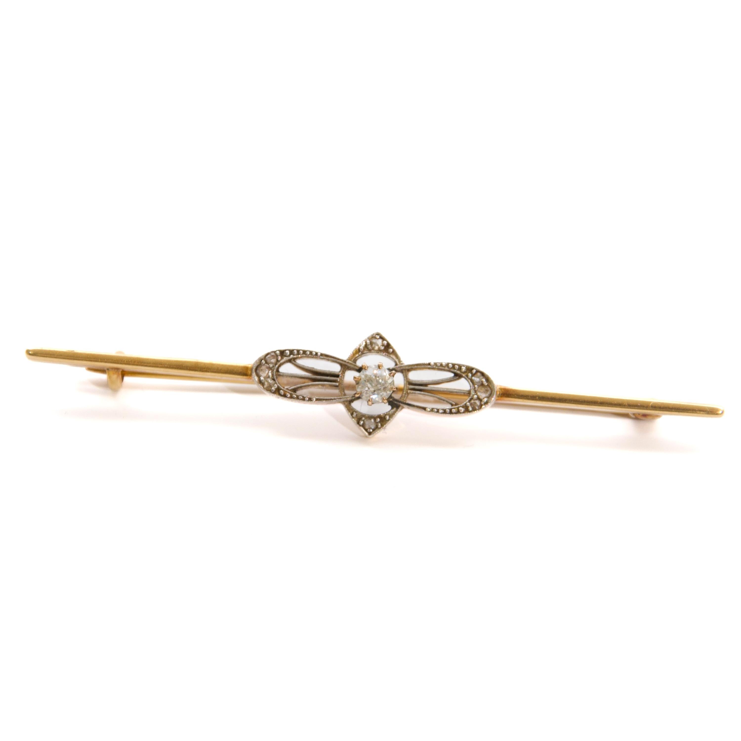 Art Deco 14K Gold Bar Brooch with Old Mine-Cut and Rose-Cut Diamonds In Good Condition For Sale In Rotterdam, NL