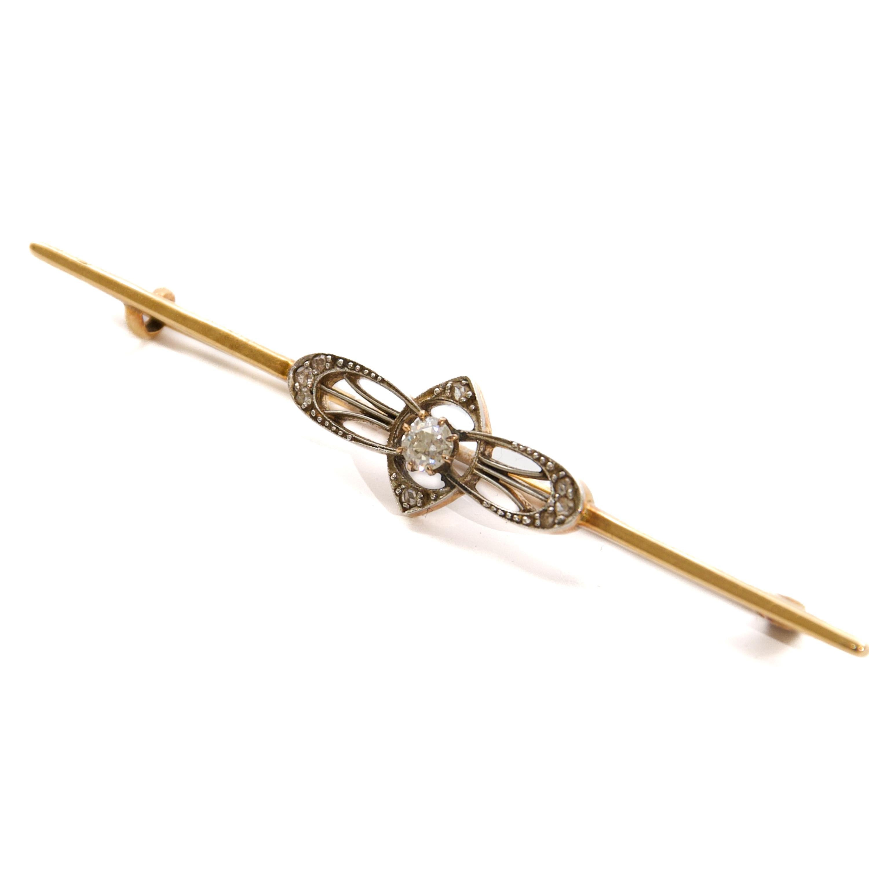 Art Deco 14K Gold Bar Brooch with Old Mine-Cut and Rose-Cut Diamonds For Sale 1