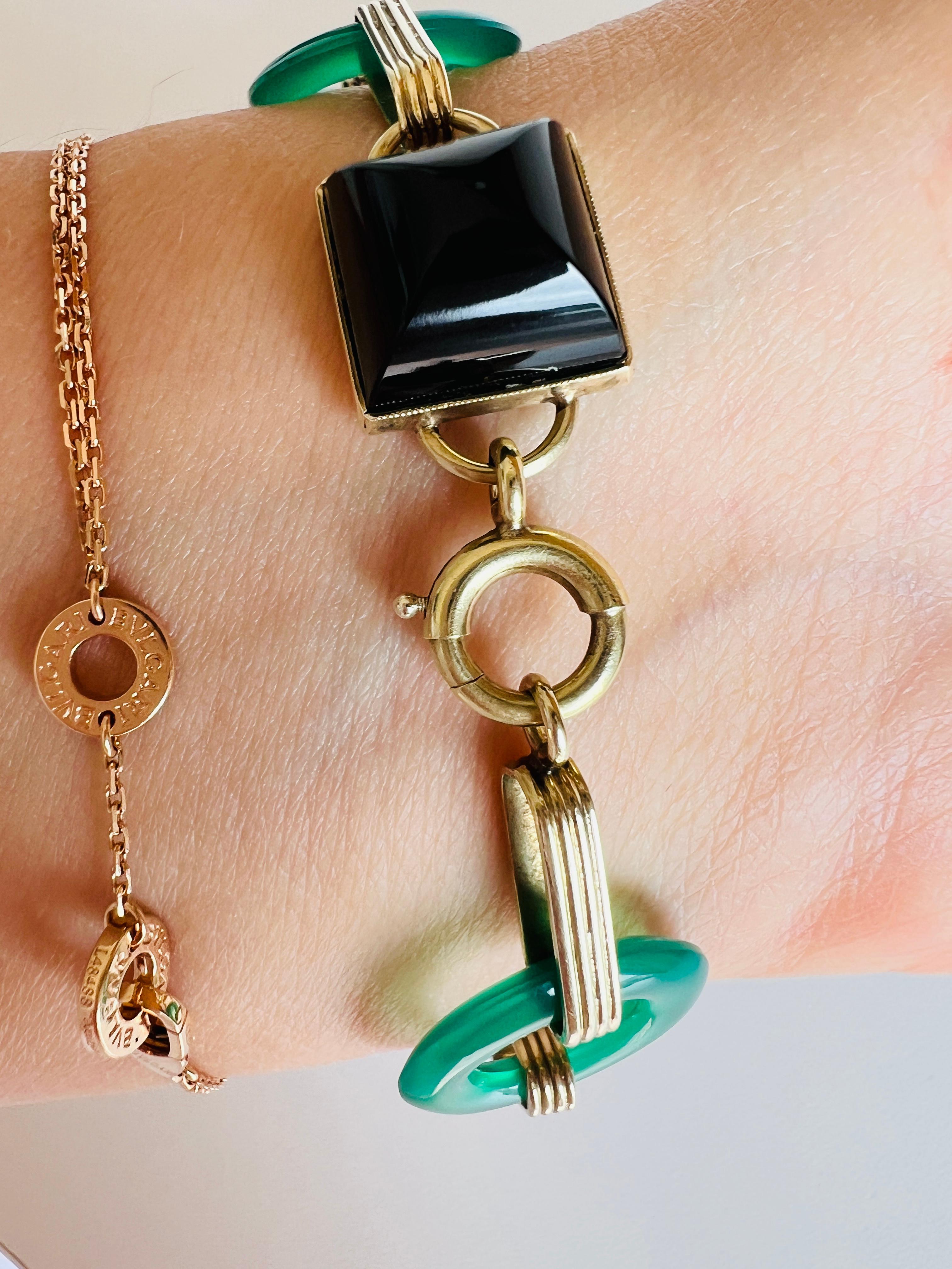 Retro-Armband aus 14 Karat Gold mit schwarzem Onyx und grünem Chrysopras im Zuckerhut-Stil im Zustand „Gut“ im Angebot in Sausalito, CA