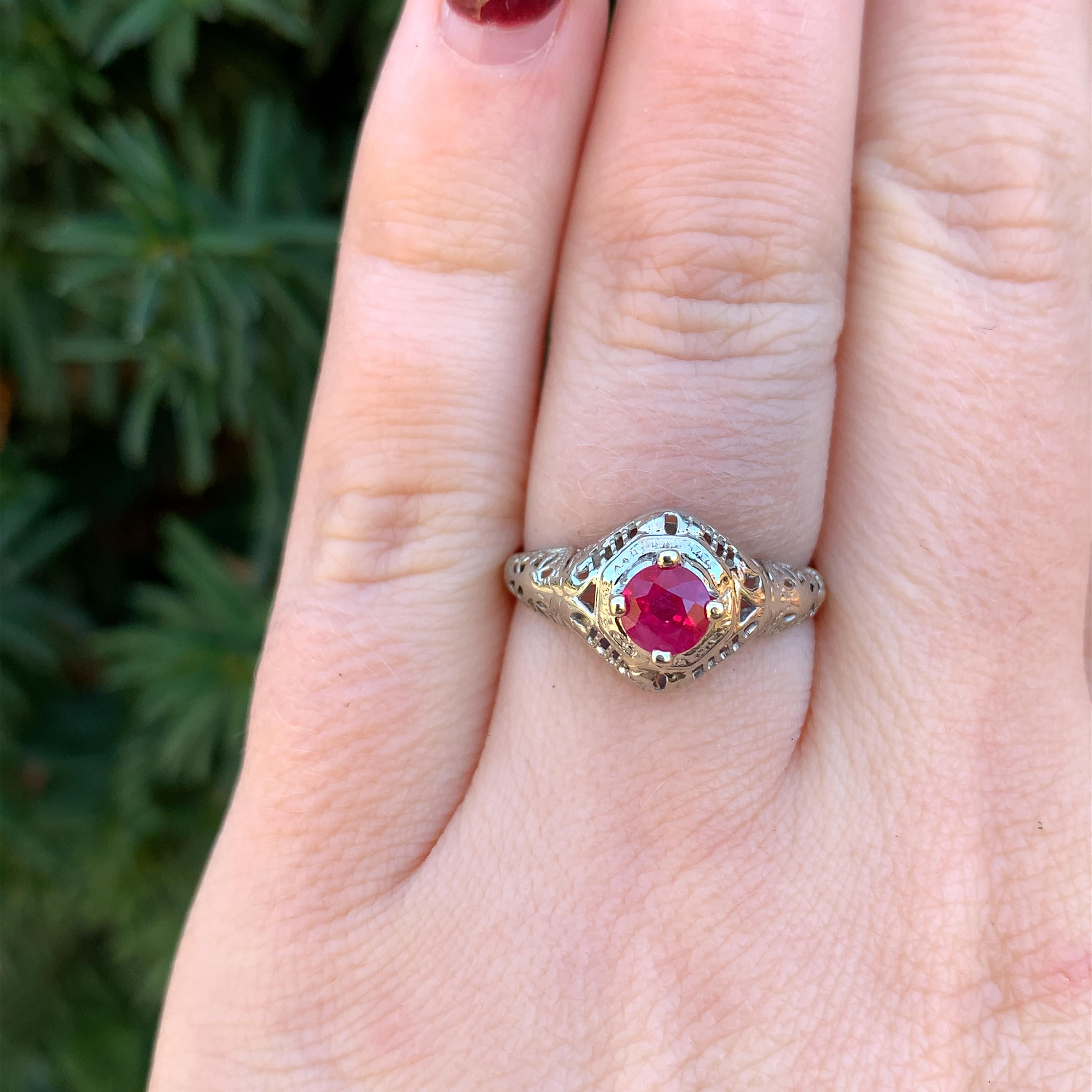Art Deco 14K Gold Filigree Ring with .66ct Round Ruby For Sale 2