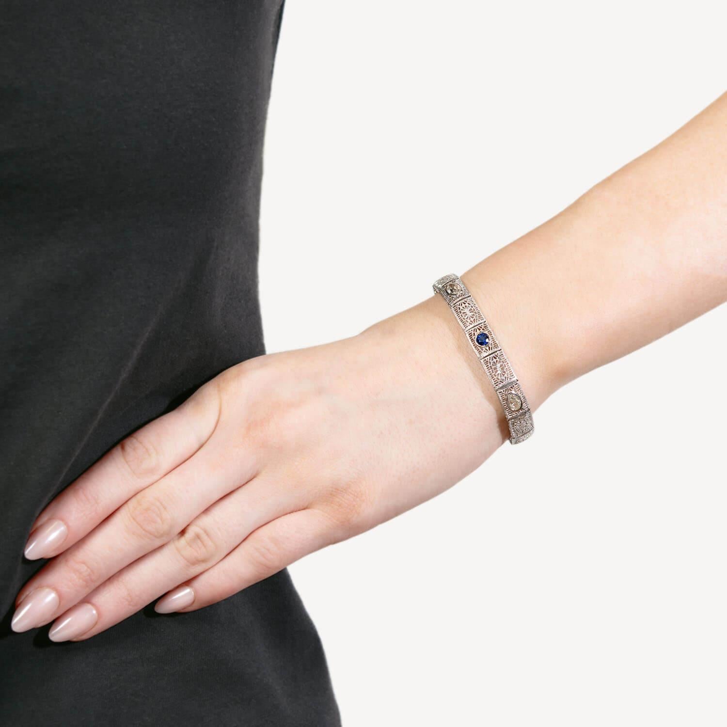 Art Deco 14k Bracelet en filigrane avec diamants et saphirs taille poire en vente 1