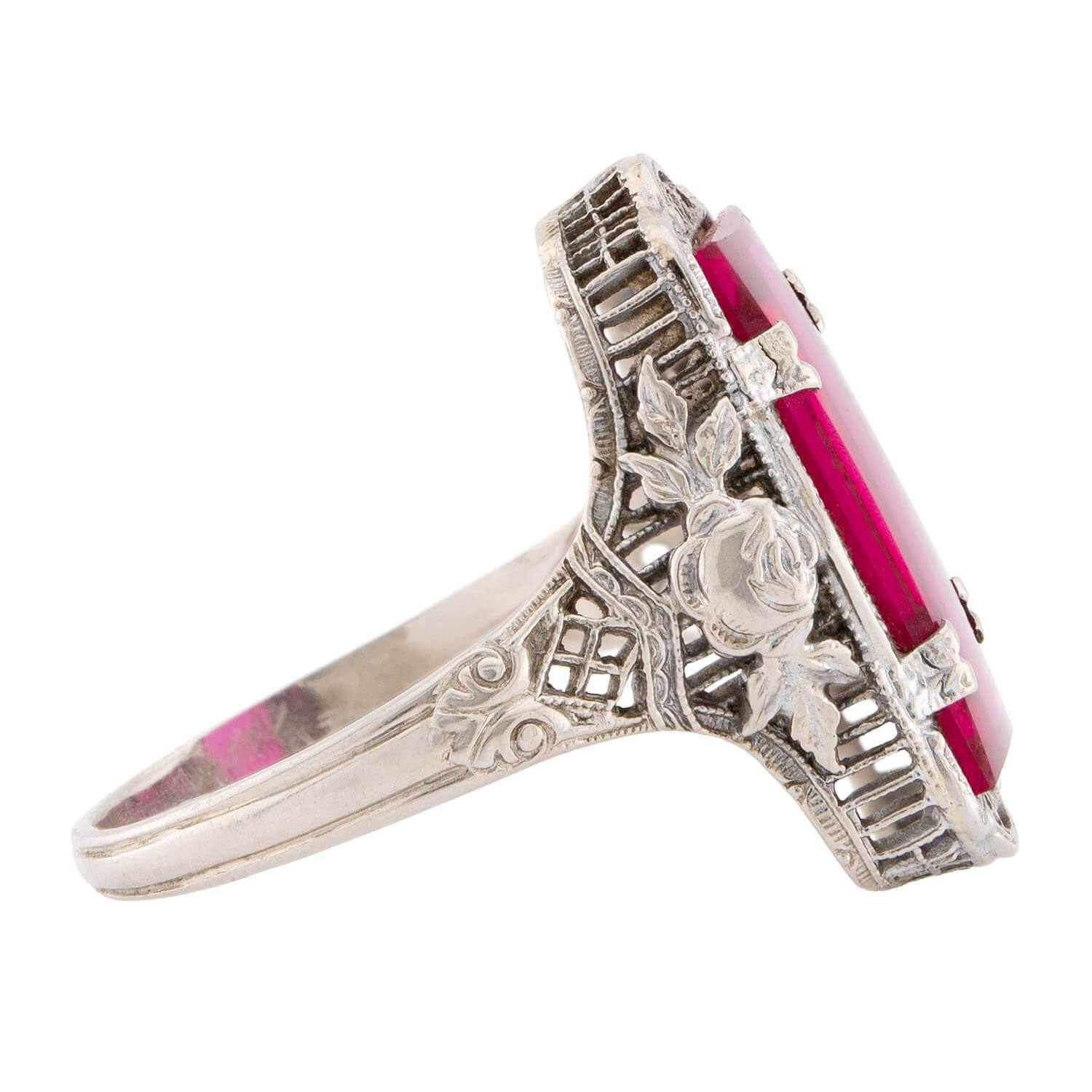 Art Deco 14k Pink Glass Ring (Art déco) im Angebot