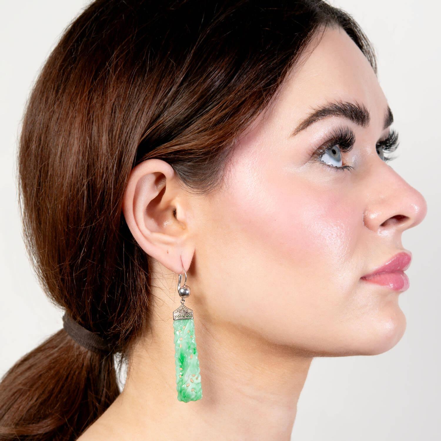 De las mujeres Pendientes Art Decó de jade tallado en platino y 14 quilates en venta