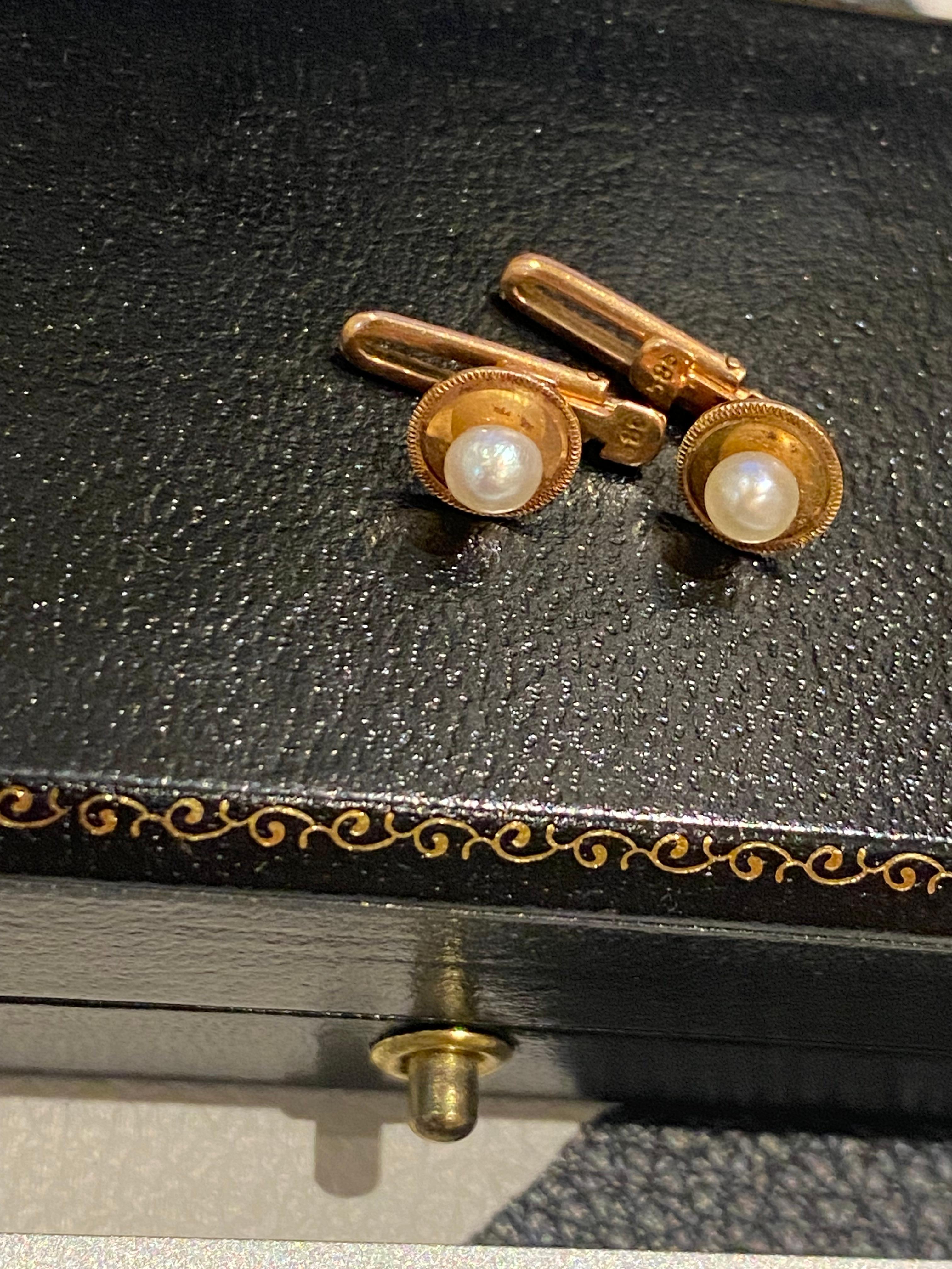Art-Deco 14K Rose Gold & Pearl Shirt Studs, 

stamped 585

Total weight: 1.5gr. 
13mm long 

Accompanied by box 