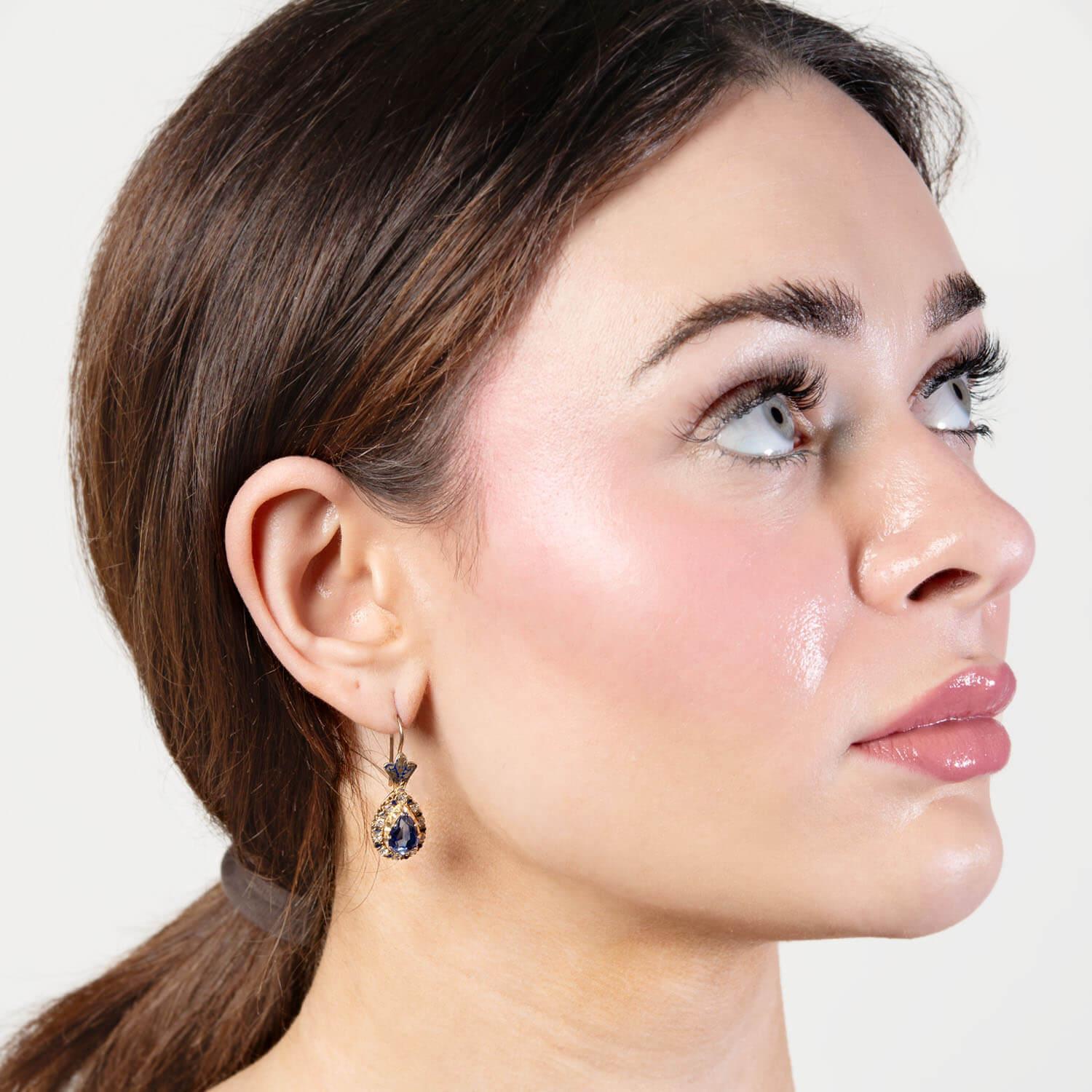Art Deco 14k Sapphire, Diamond, and Enamel Drop Earrings (Tropfenschliff) im Angebot