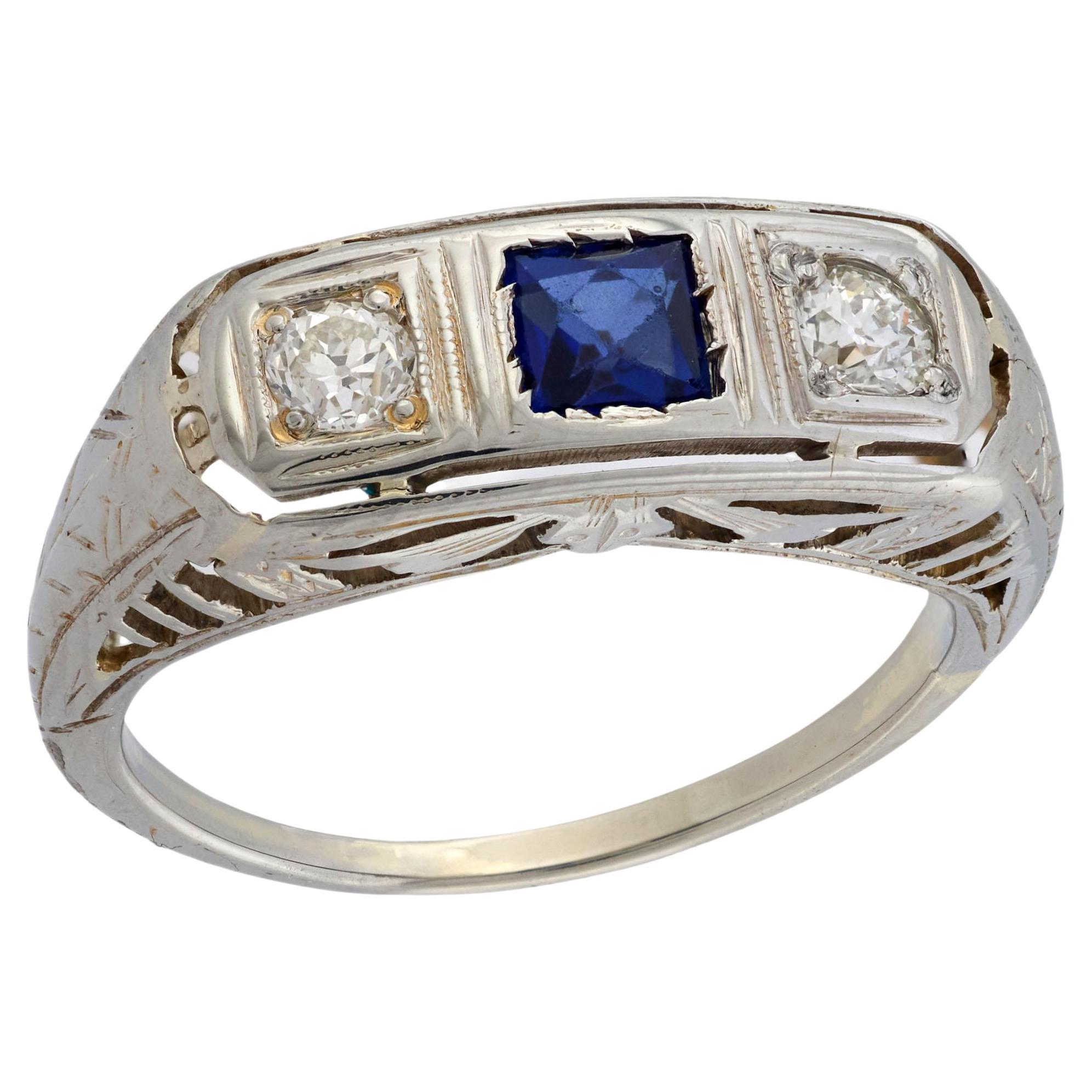Anello a tre pietre con zaffiro e diamante in stile Art Deco 14k in vendita