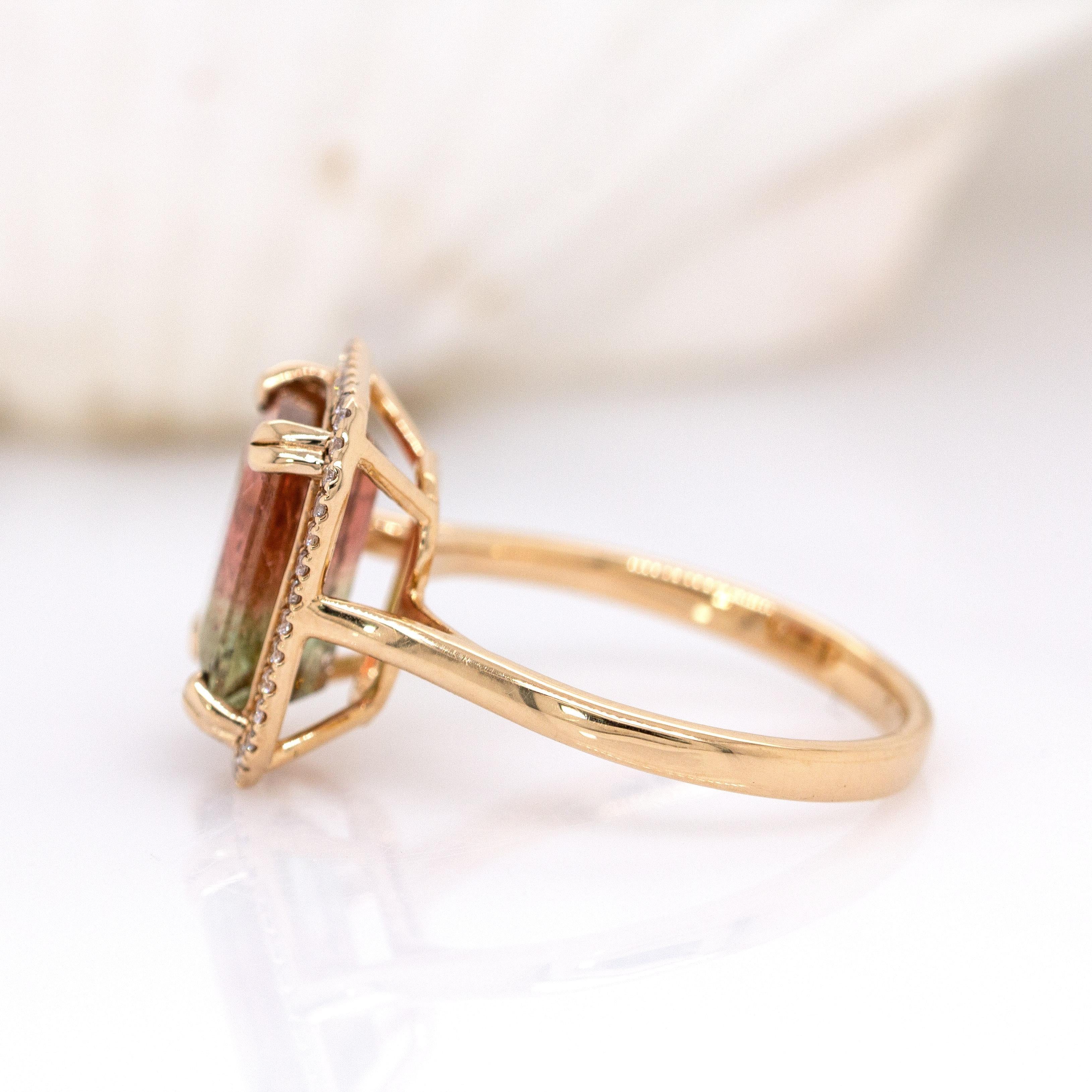 Art Deco 14K Solid Gold Ring: Bi-Color Turmalin, Erde abgebaut Diamant Halo im Zustand „Neu“ im Angebot in Columbus, OH