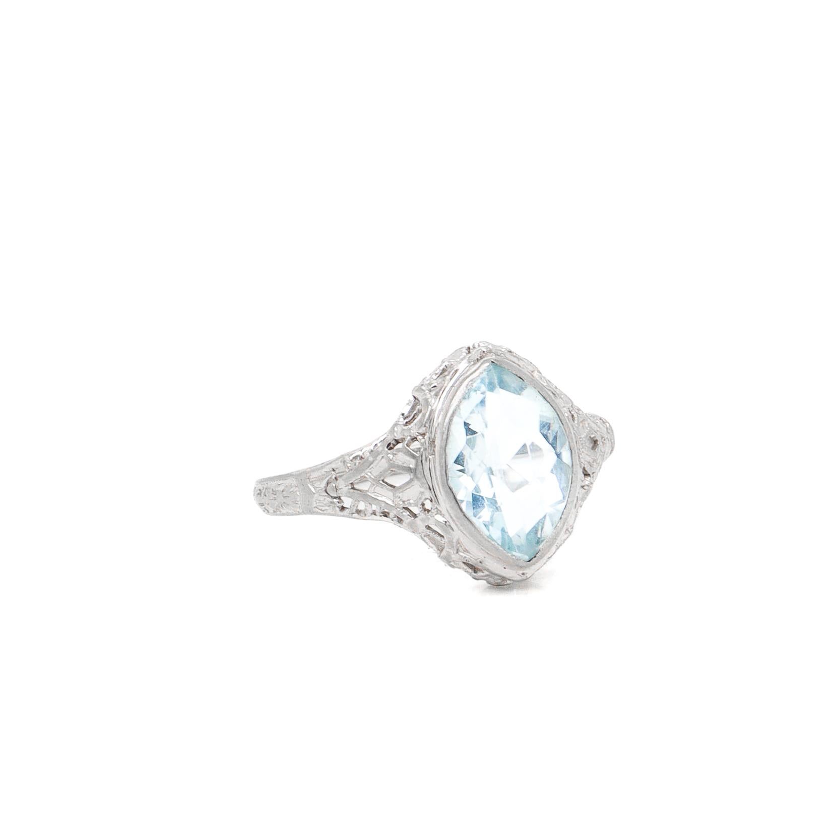 Art Deco 14K Weißgold & 1,2 Karat. Filigraner Cocktailring mit Aquamarin im Marquiseschliff Damen im Angebot