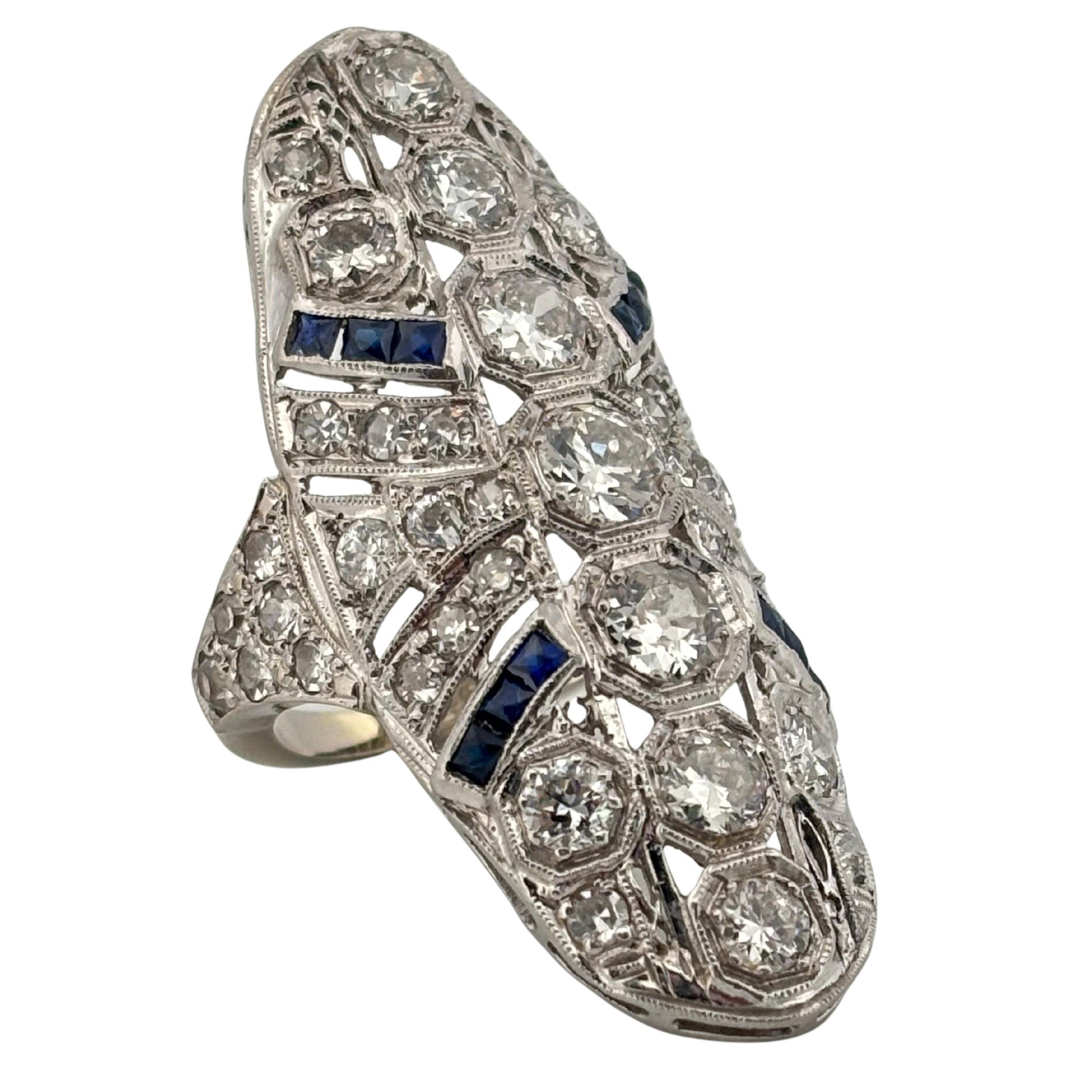 Art Déco Anello Art Deco in oro bianco 14K con diamanti e zaffiri H SI1 da 3,36 ct. in vendita