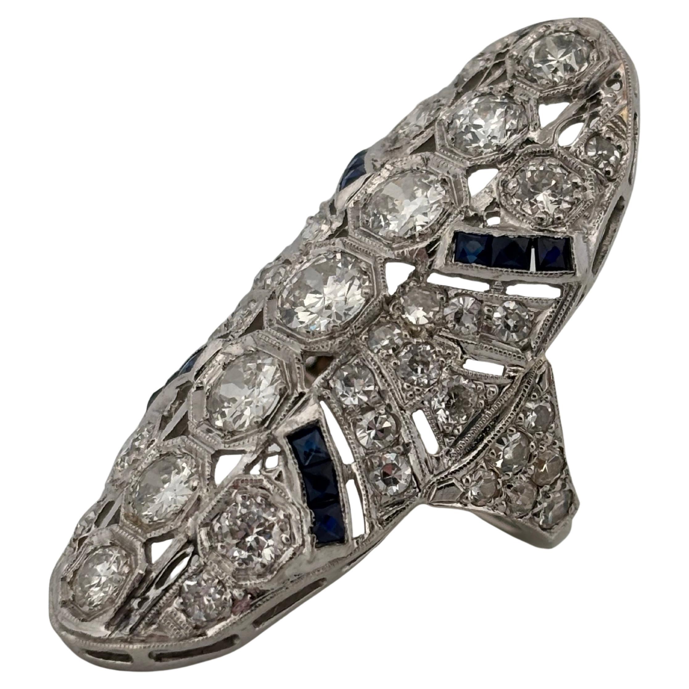 Taglio antico europeo Anello Art Deco in oro bianco 14K con diamanti e zaffiri H SI1 da 3,36 ct. in vendita